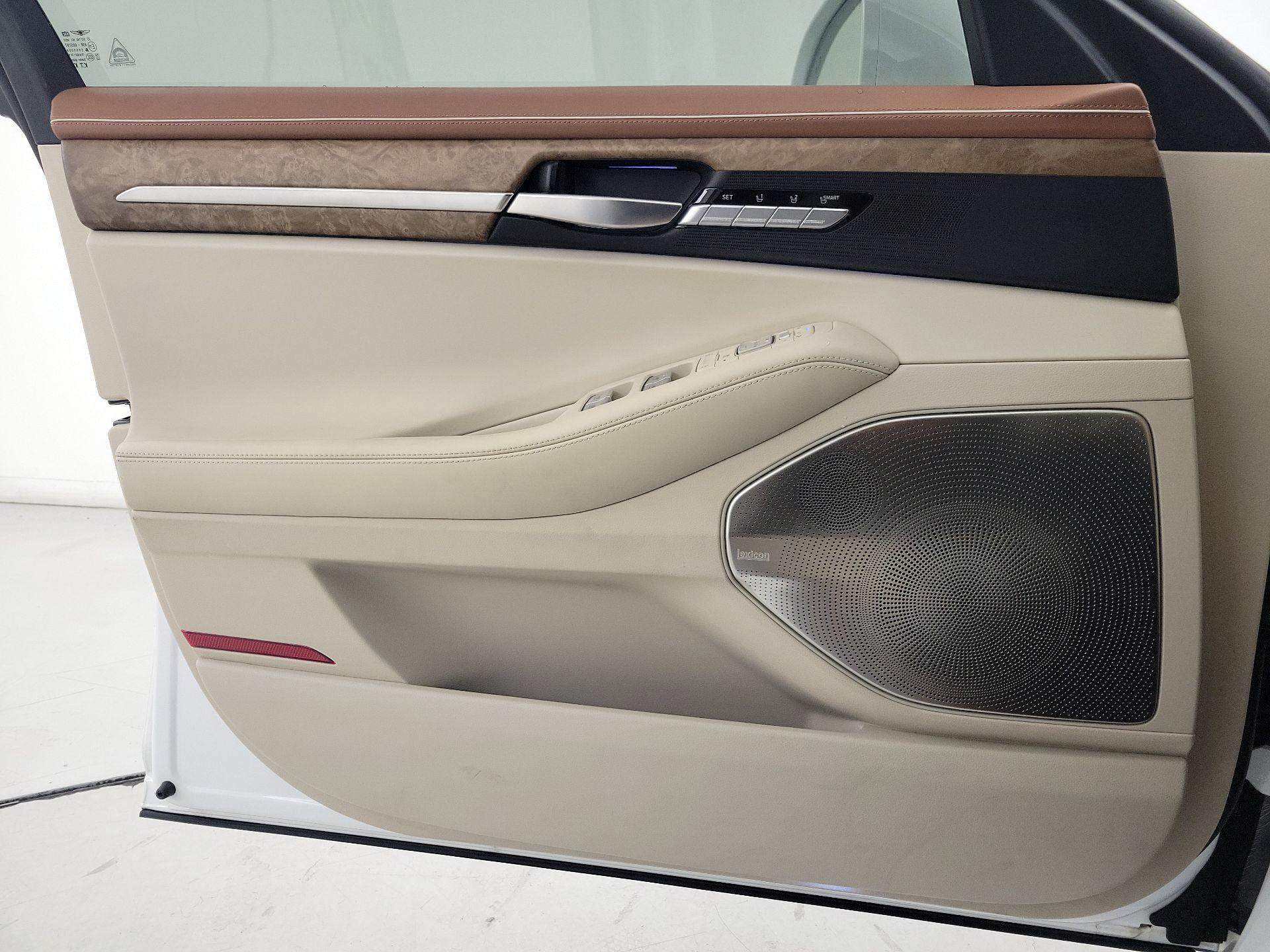 Thumbnail: 2021 Genesis G90 - 12