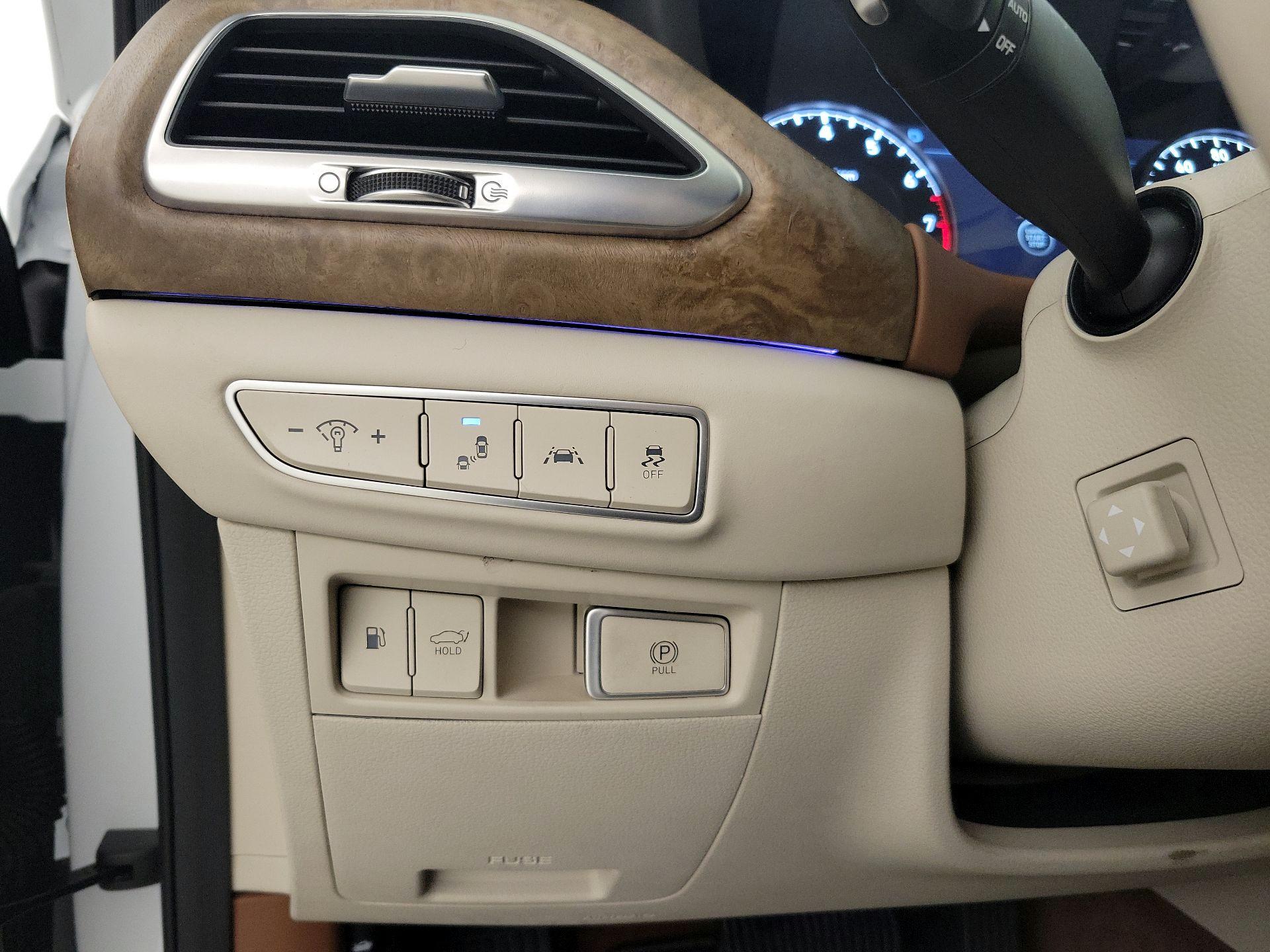 Thumbnail: 2021 Genesis G90 - 13