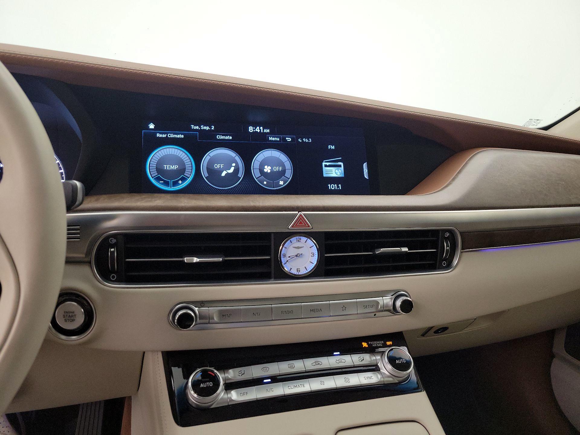 Thumbnail: 2021 Genesis G90 - 16