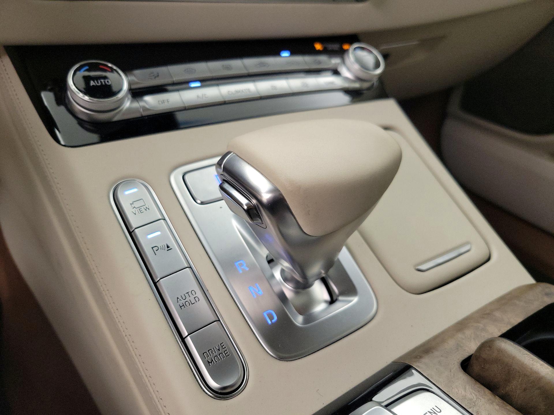 Thumbnail: 2021 Genesis G90 - 17