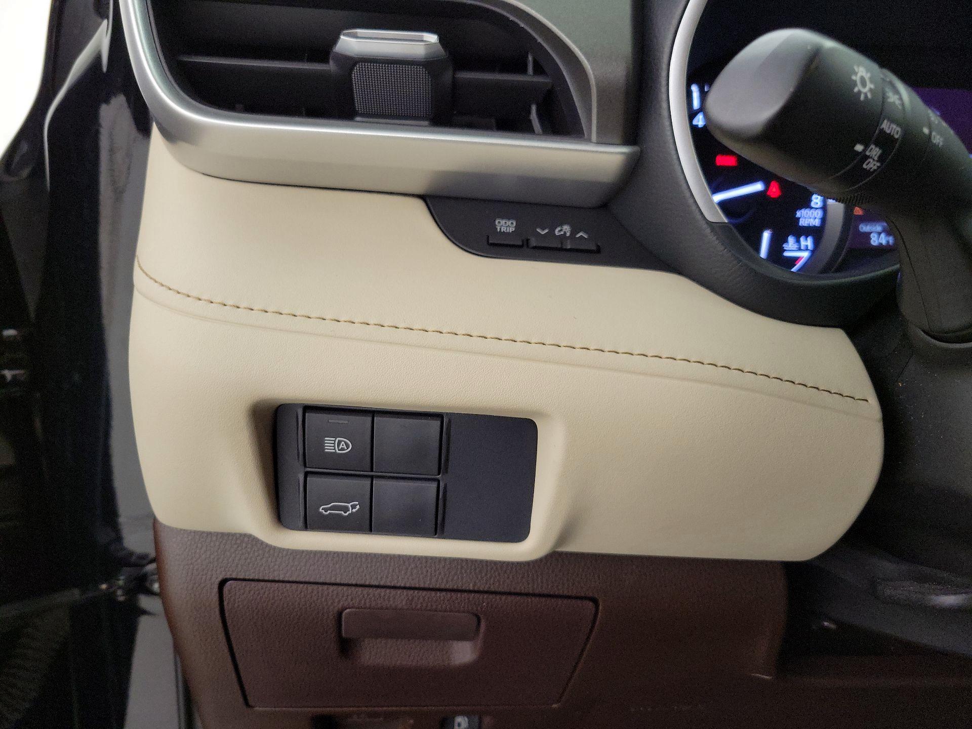 Thumbnail: 2021 Toyota Highlander - 13