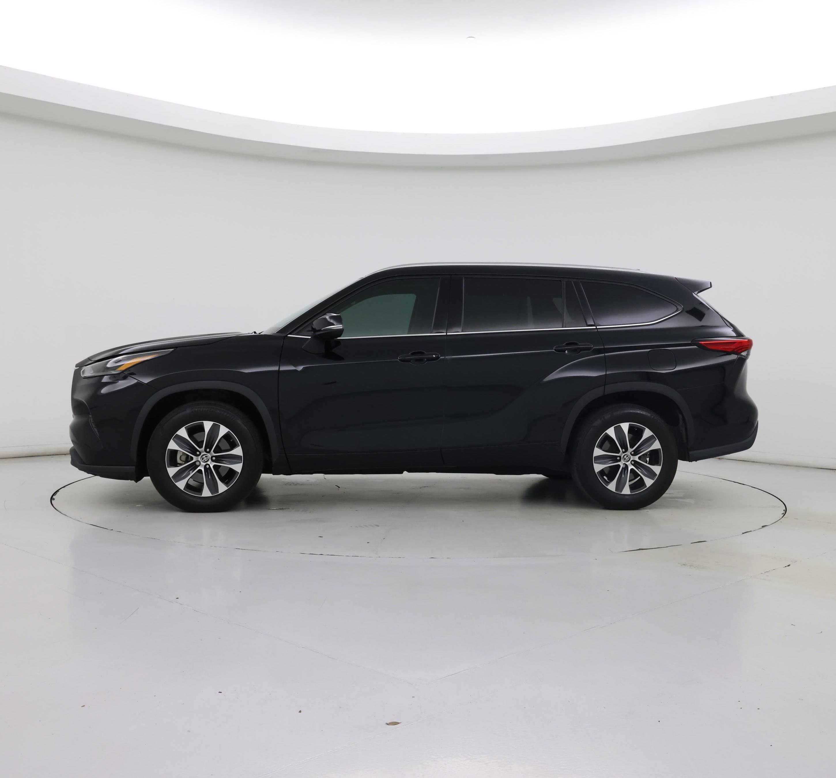 Thumbnail: 2021 Toyota Highlander - 3