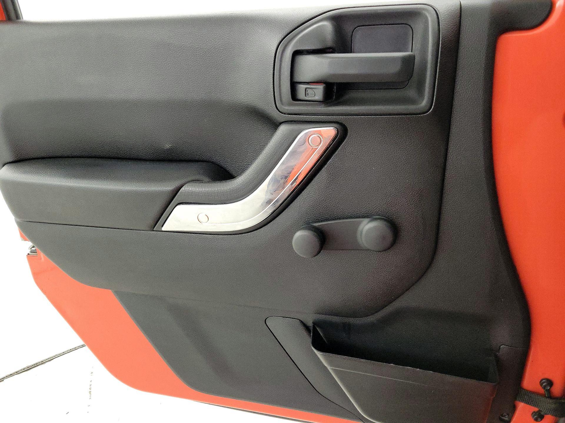 Thumbnail: 2015 Jeep Wrangler - 12