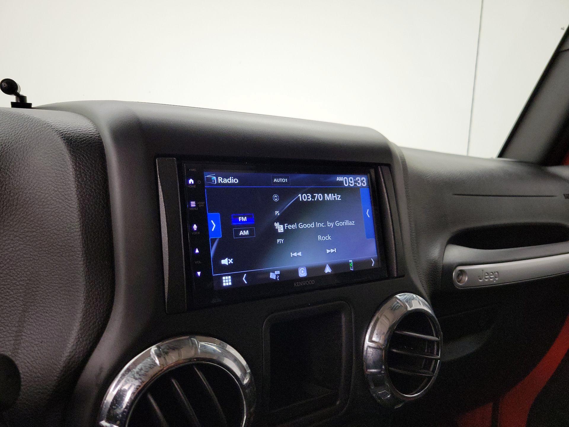 Thumbnail: 2015 Jeep Wrangler - 14