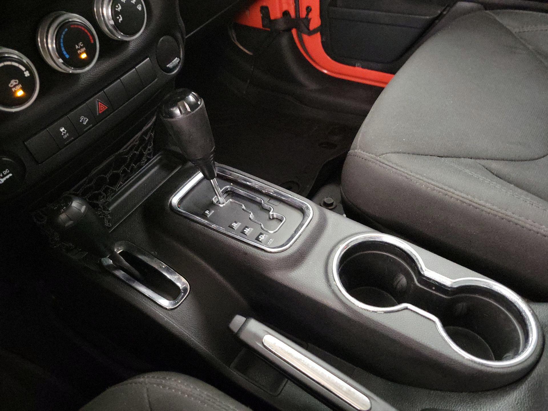 Thumbnail: 2015 Jeep Wrangler - 16