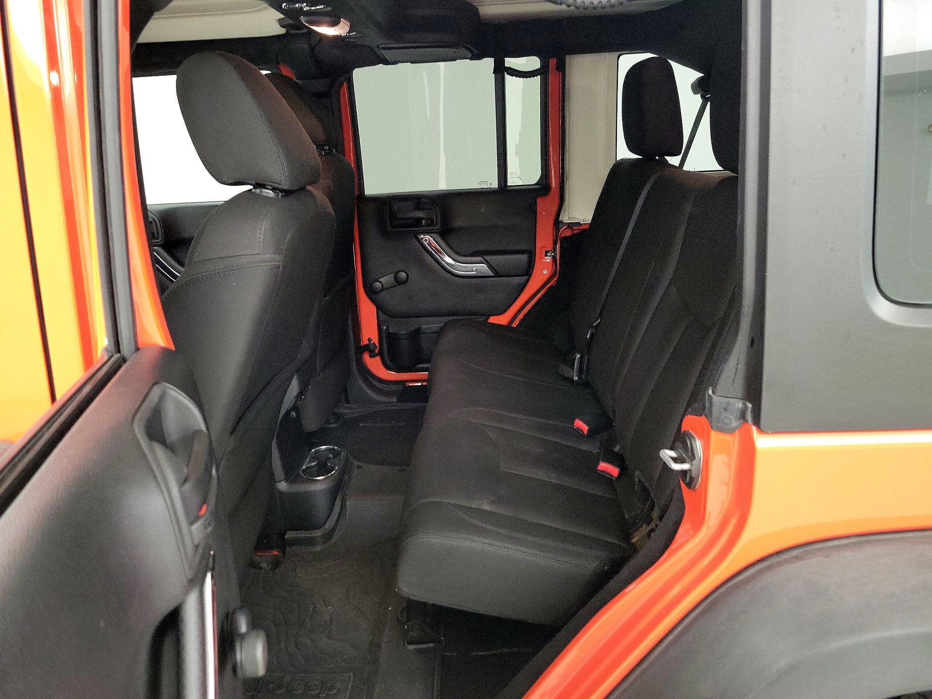 Thumbnail: 2015 Jeep Wrangler - 17
