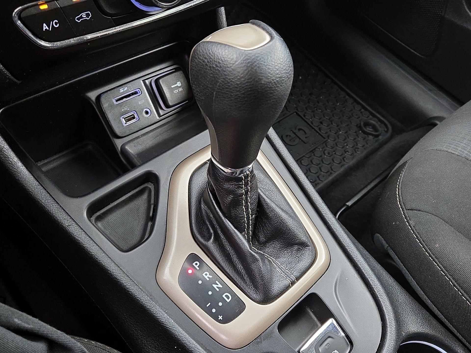Thumbnail: 2016 Jeep Cherokee - 17