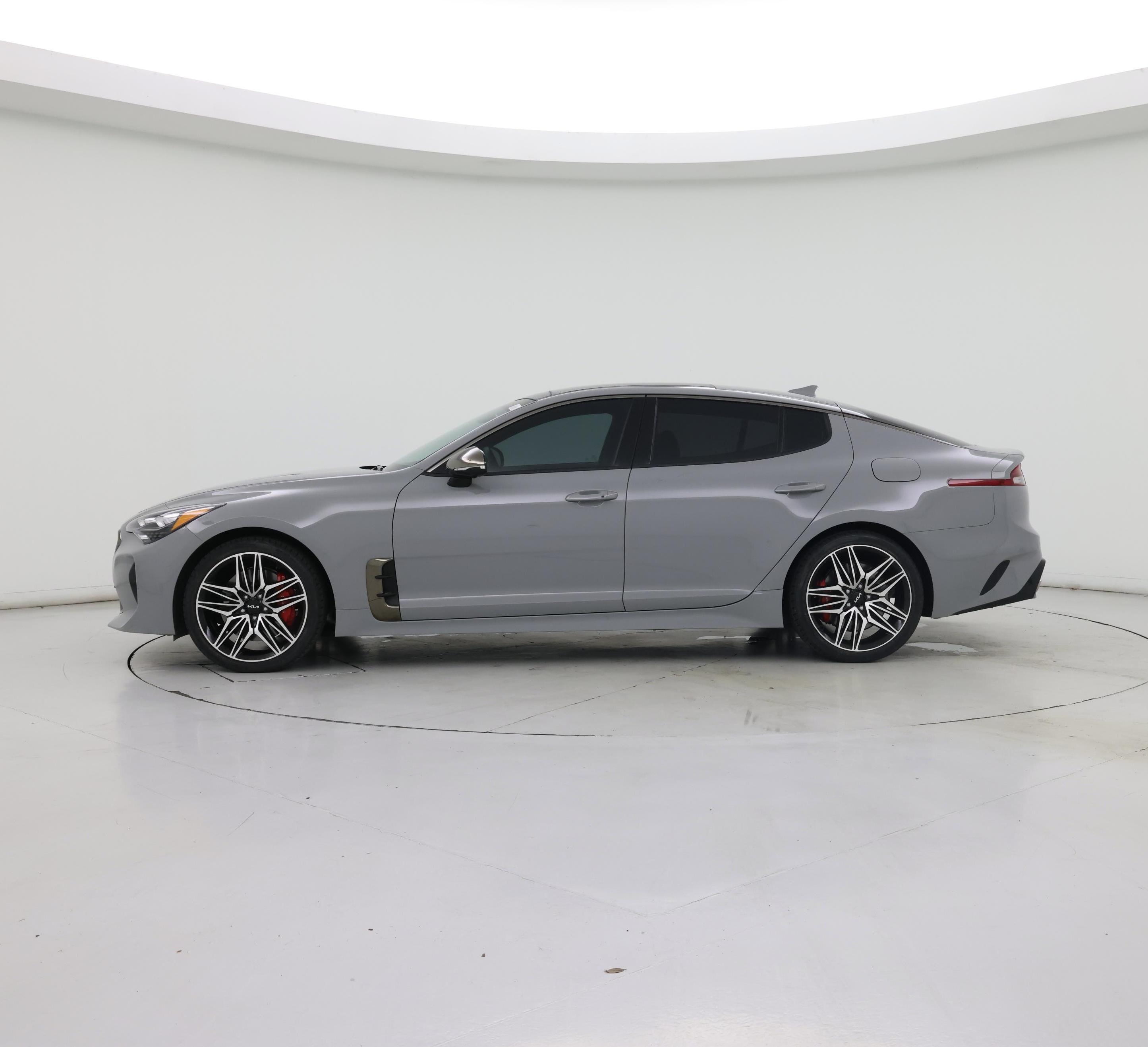 Thumbnail: 2023 Kia Stinger - 3