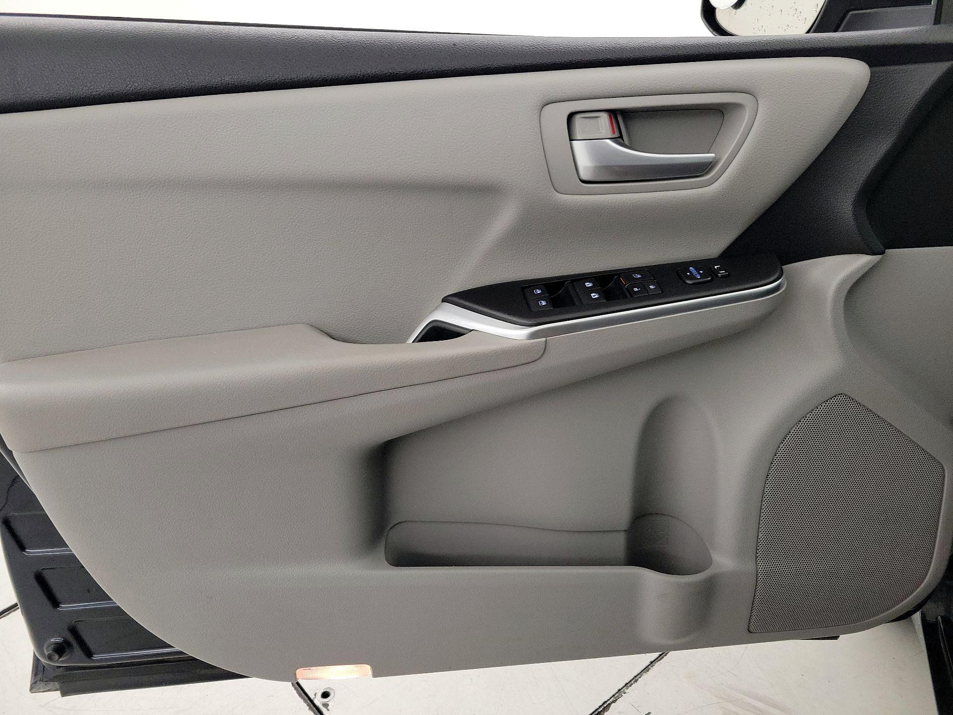 Thumbnail: 2017 Toyota Camry - 12