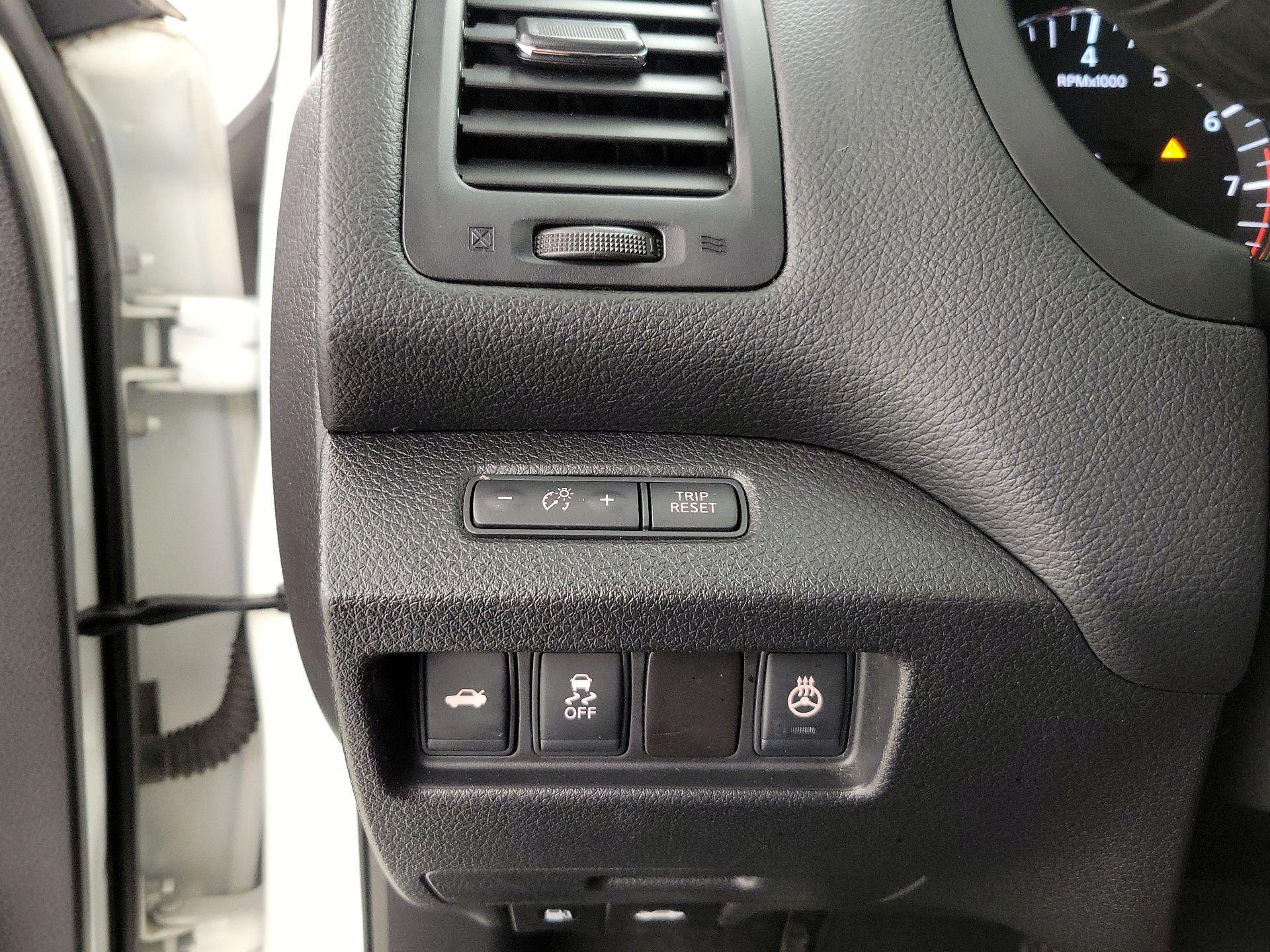 Thumbnail: 2016 Nissan Altima - 13
