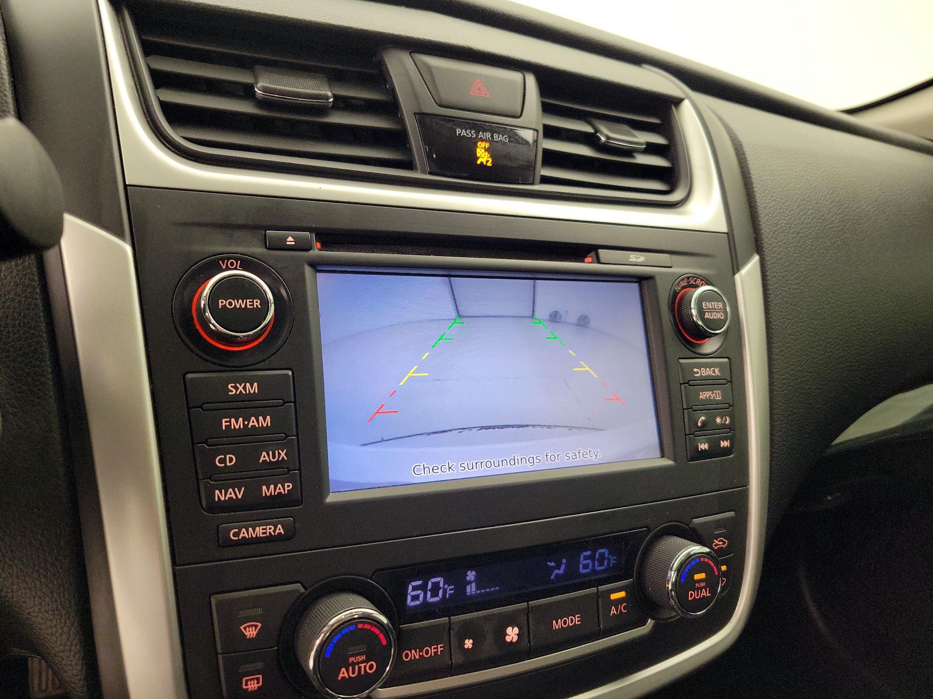 Thumbnail: 2016 Nissan Altima - 15