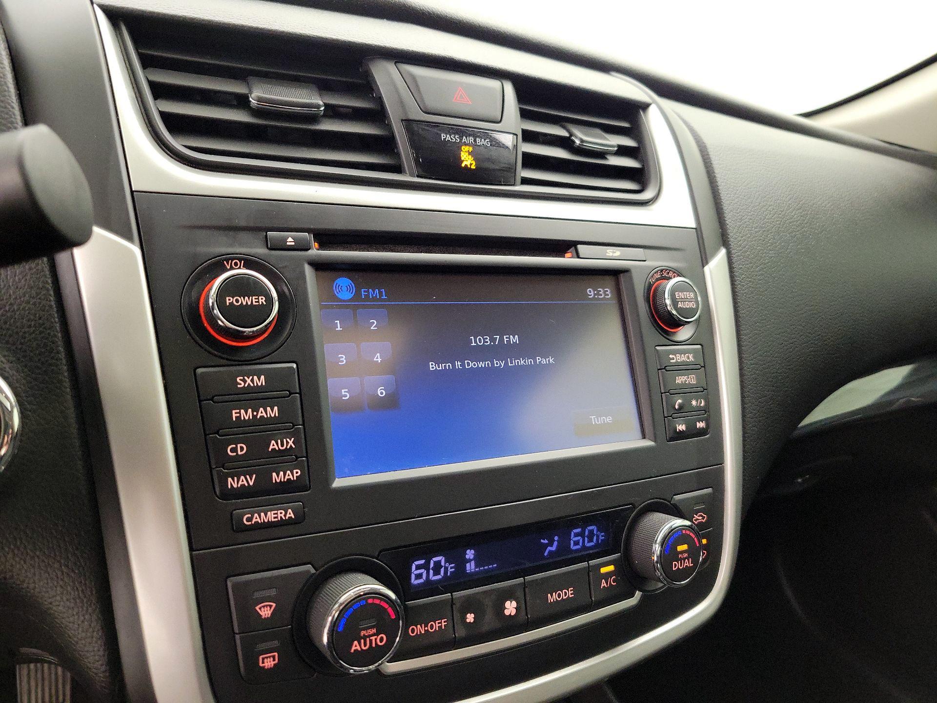 Thumbnail: 2016 Nissan Altima - 16