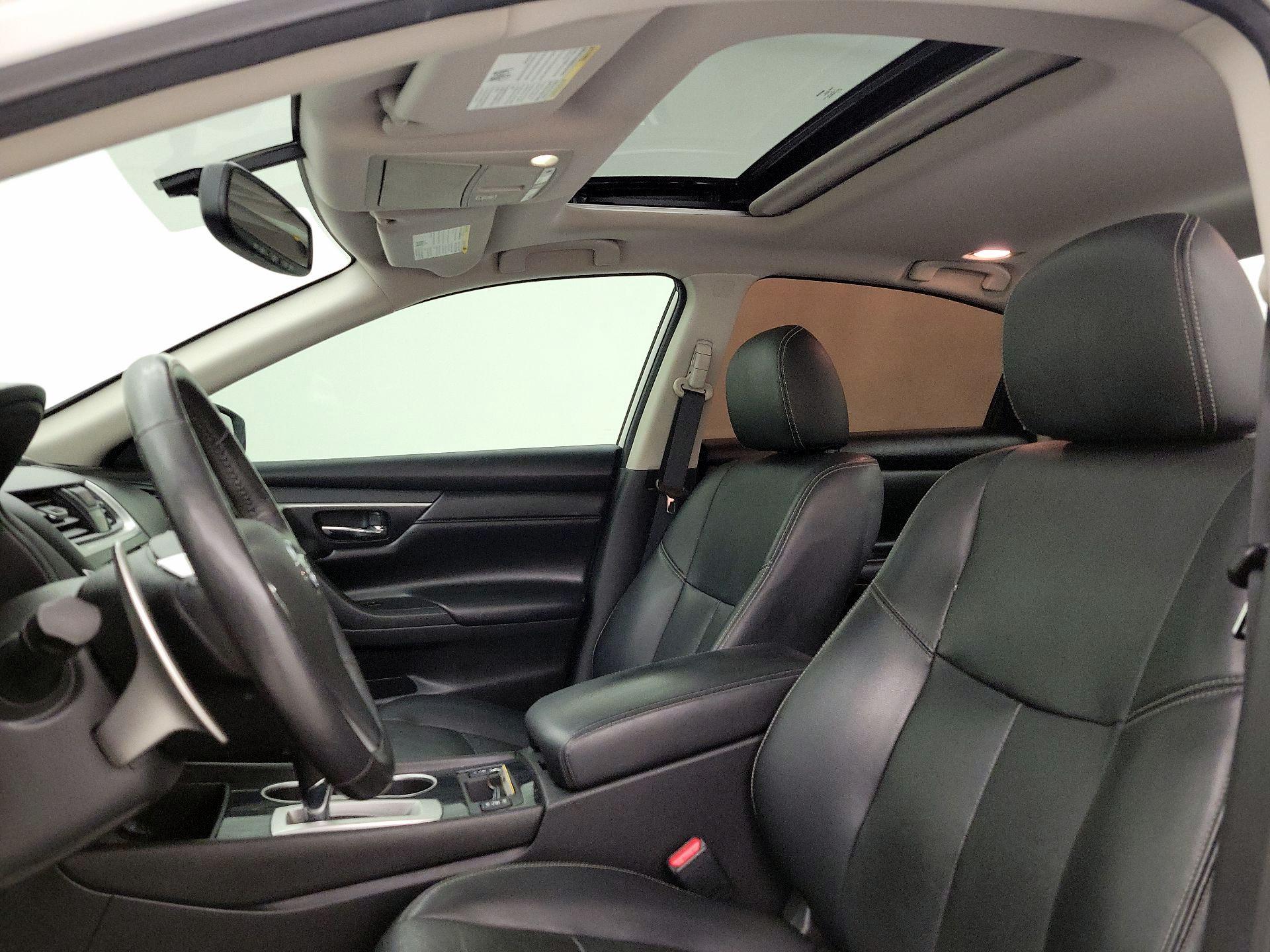 Thumbnail: 2016 Nissan Altima - 19