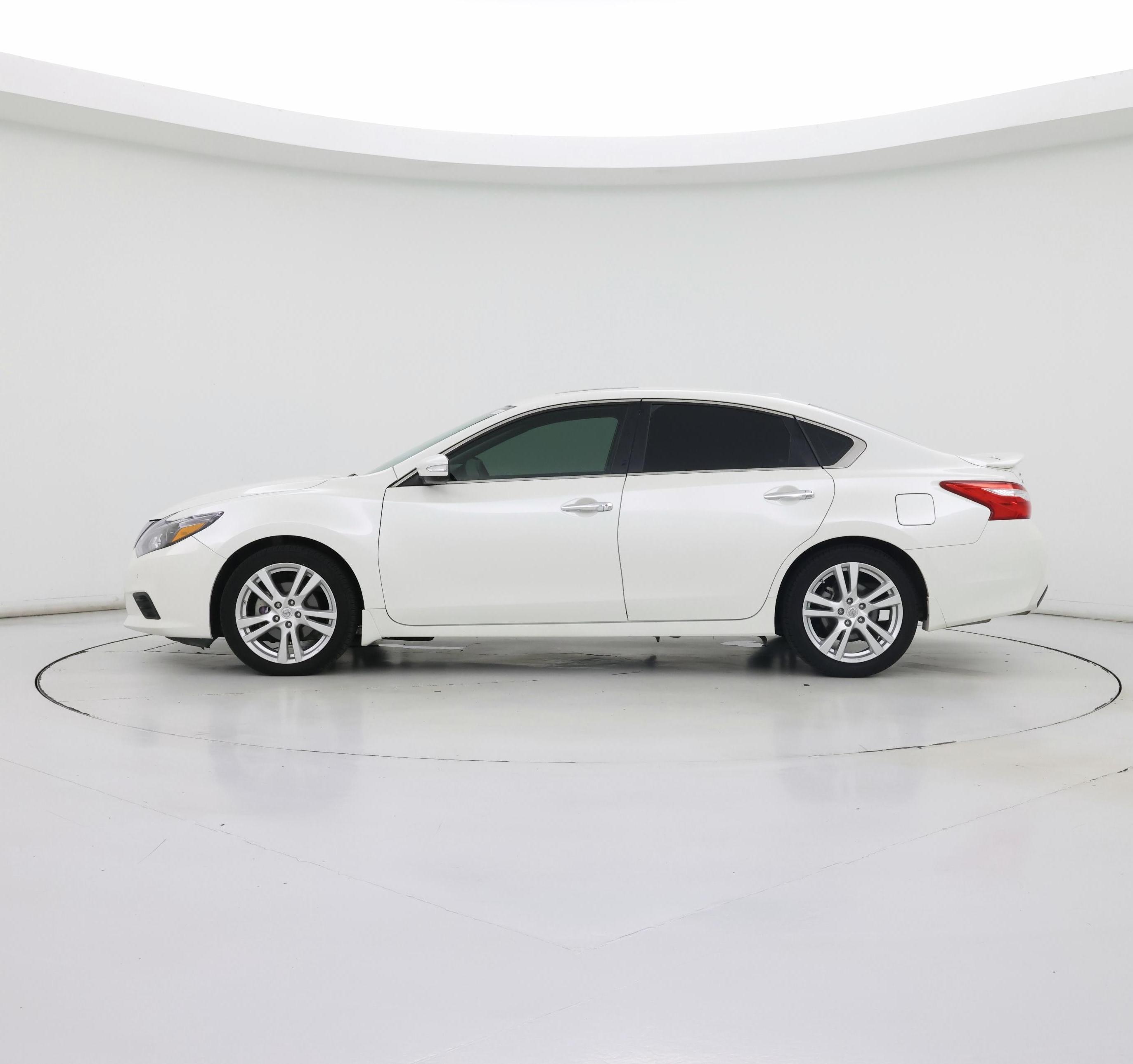 Thumbnail: 2016 Nissan Altima - 3