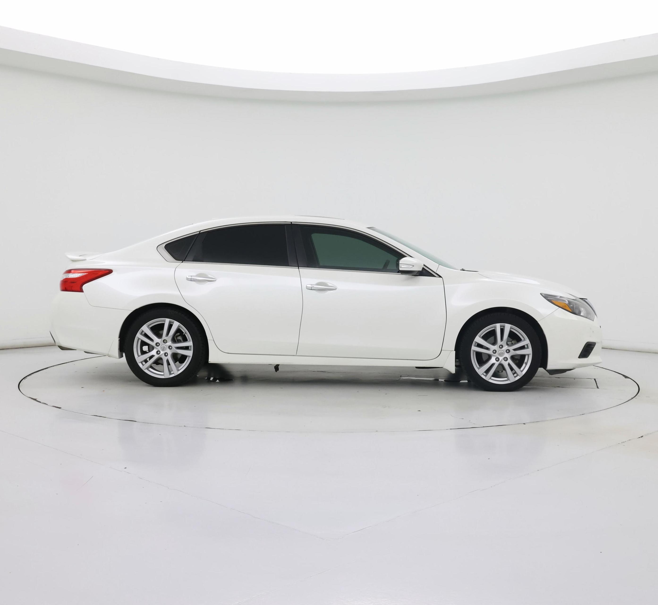 Thumbnail: 2016 Nissan Altima - 7