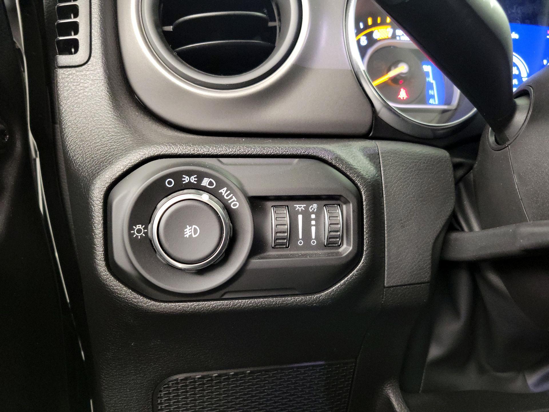 Thumbnail: 2022 Jeep Wrangler - 14
