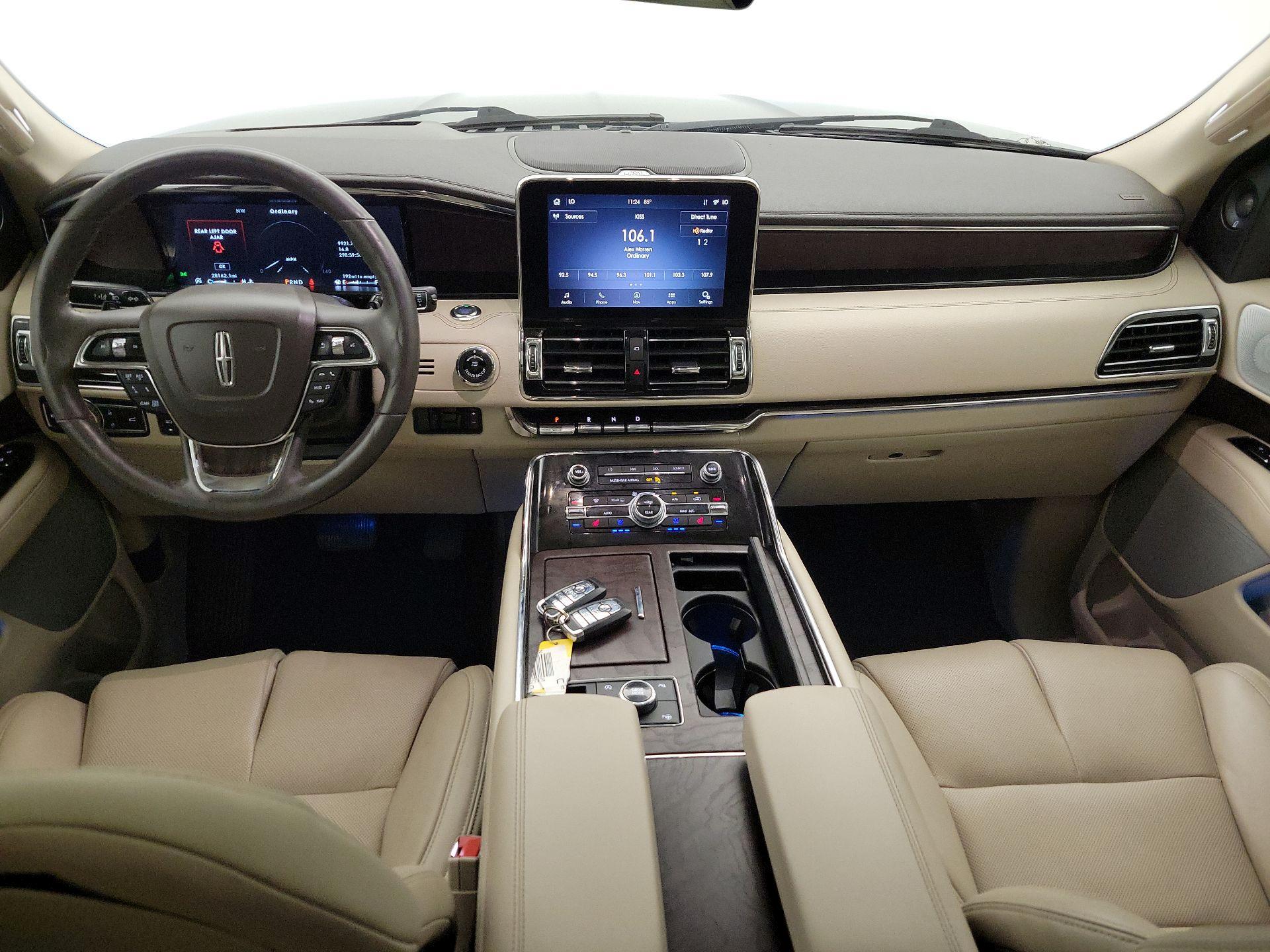 Thumbnail: 2021 Lincoln Navigator L - 9