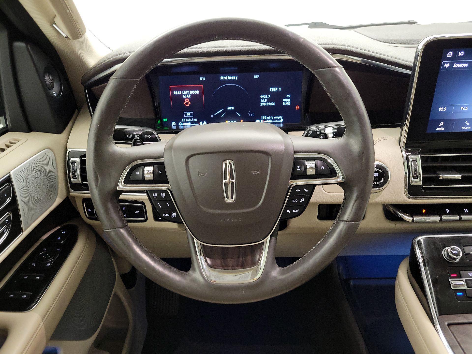 Thumbnail: 2021 Lincoln Navigator L - 10