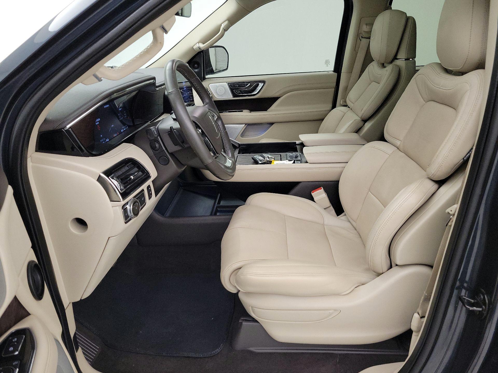Thumbnail: 2021 Lincoln Navigator L - 11
