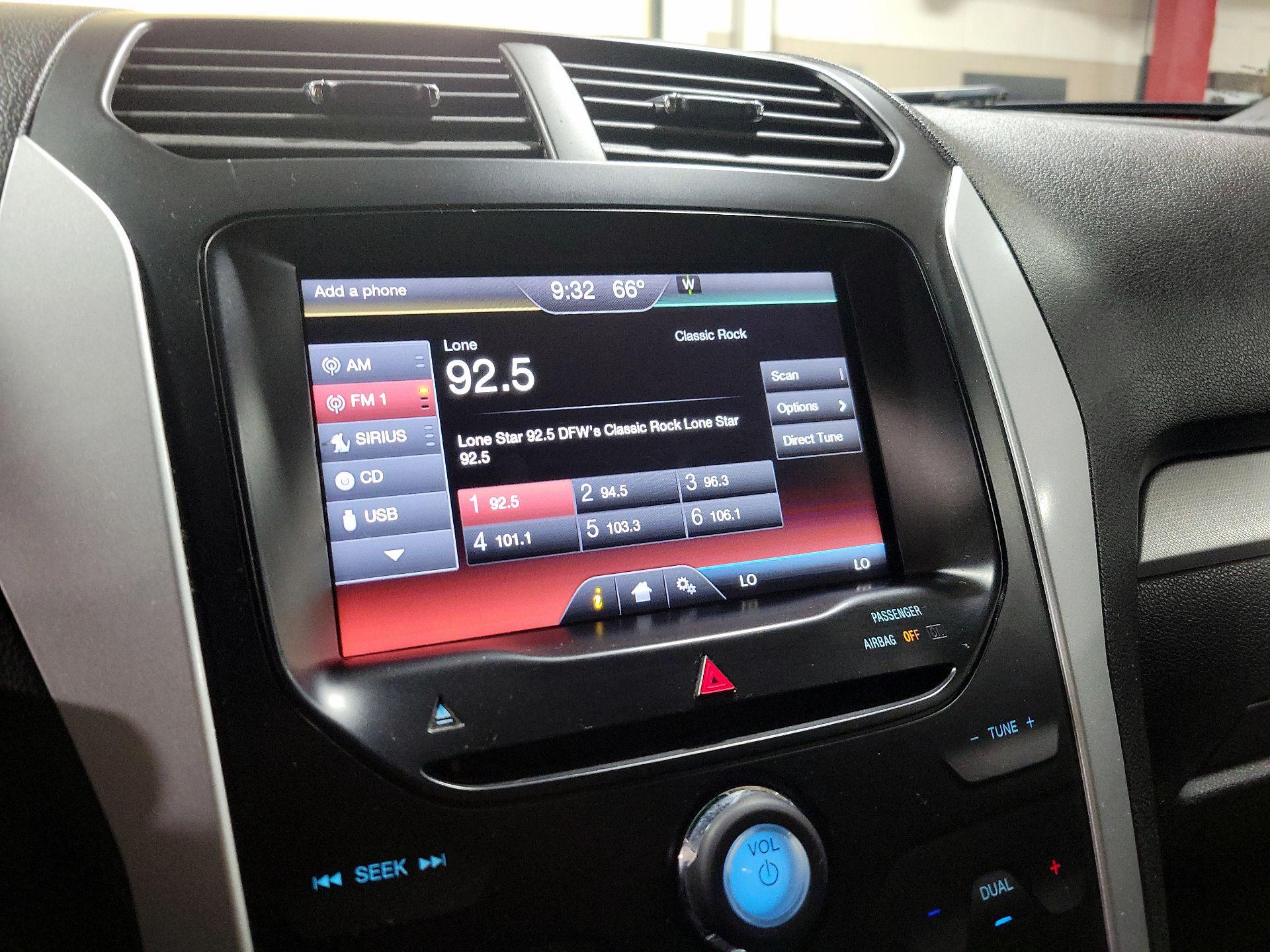 Thumbnail: 2015 Ford Explorer - 15
