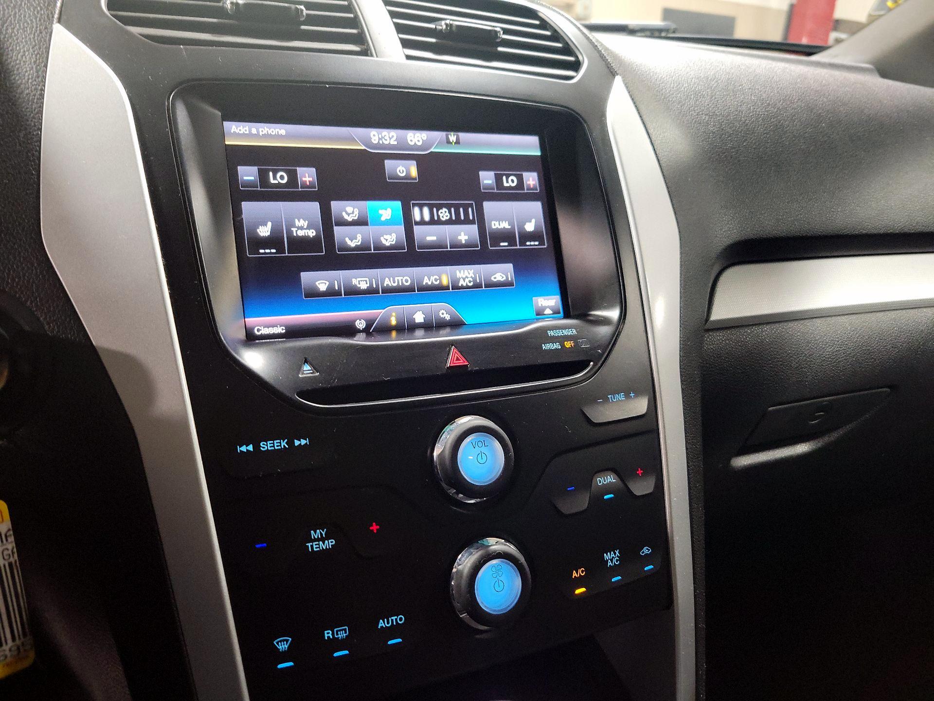 Thumbnail: 2015 Ford Explorer - 16