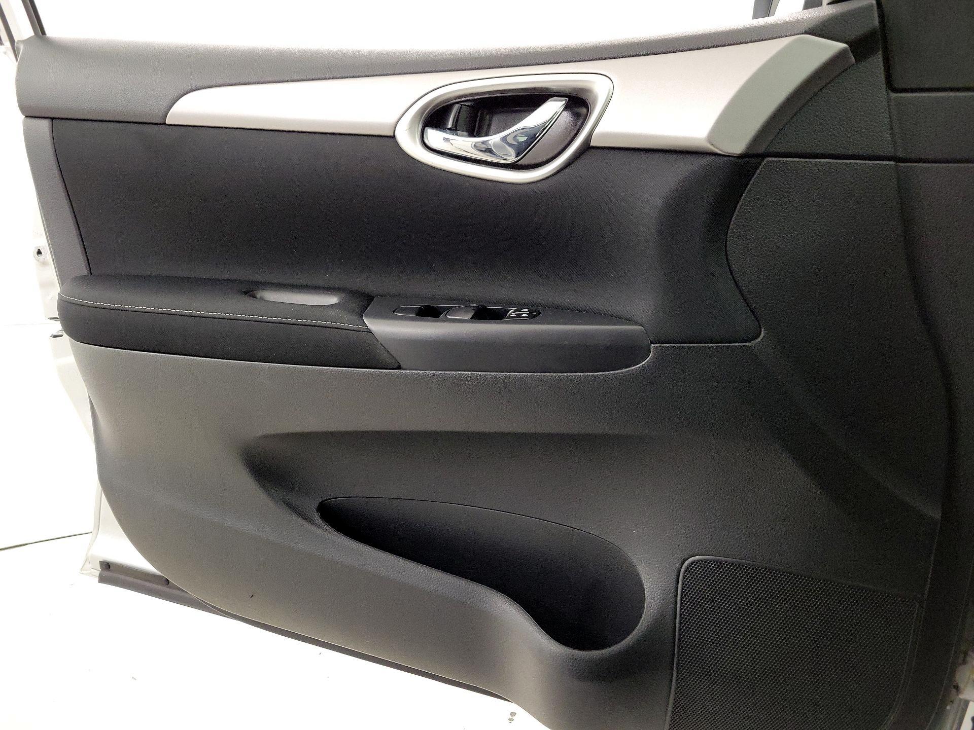 Thumbnail: 2015 Nissan Sentra - 12
