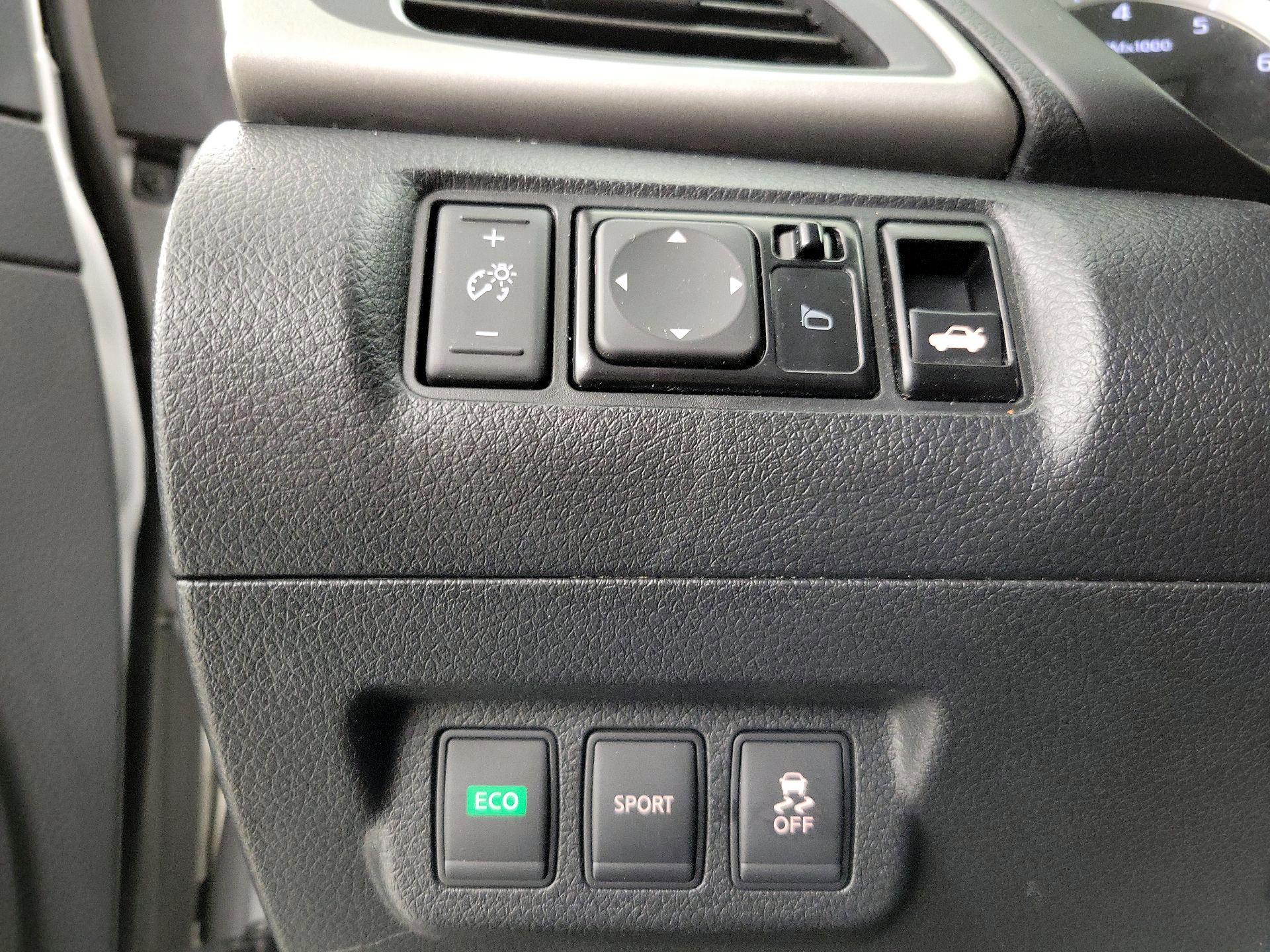 Thumbnail: 2015 Nissan Sentra - 13