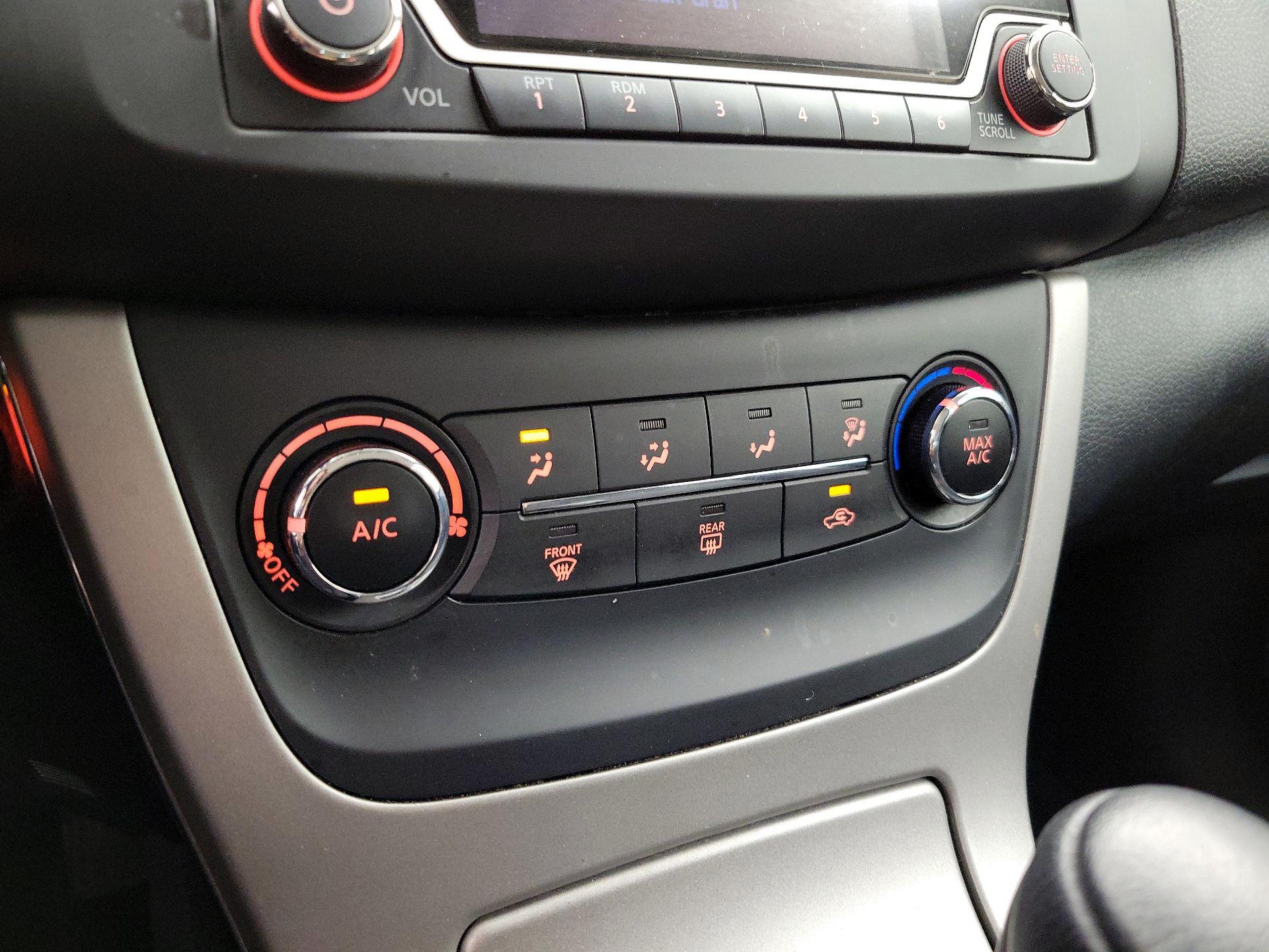 Thumbnail: 2015 Nissan Sentra - 16