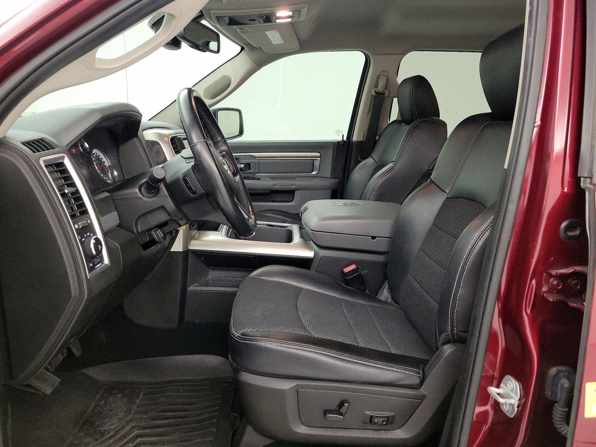 Thumbnail: 2019 RAM 1500 Classic - 11