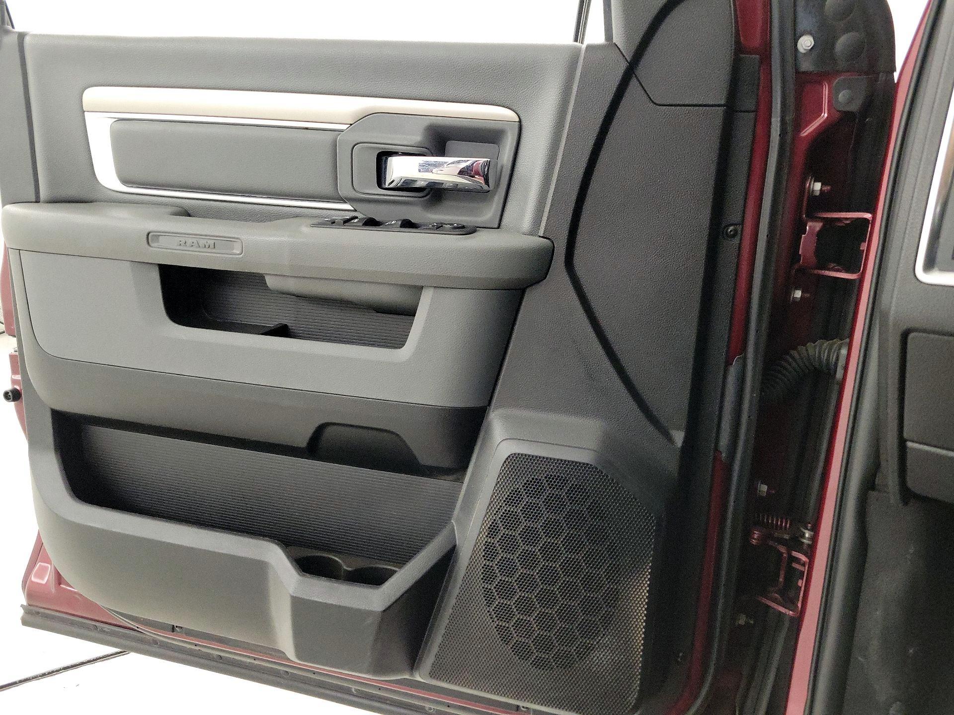 Thumbnail: 2019 RAM 1500 Classic - 12