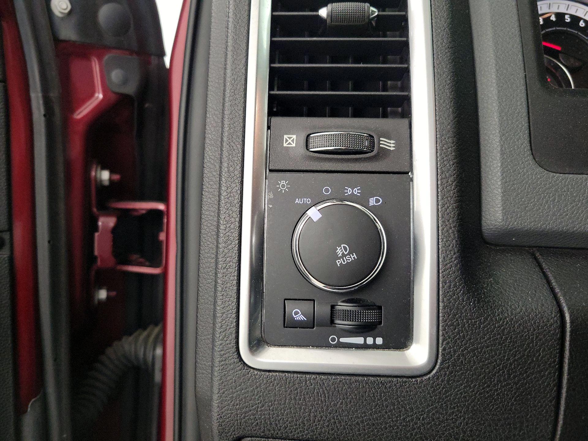 Thumbnail: 2019 RAM 1500 Classic - 13