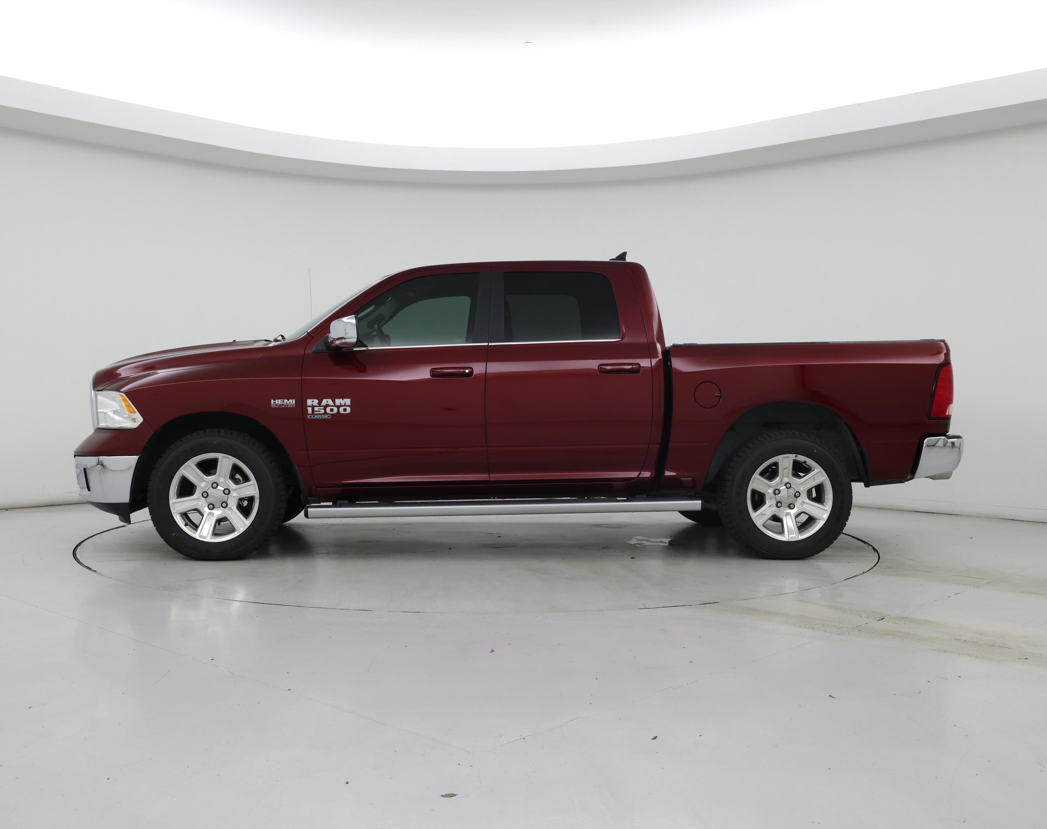 Thumbnail: 2019 RAM 1500 Classic - 3