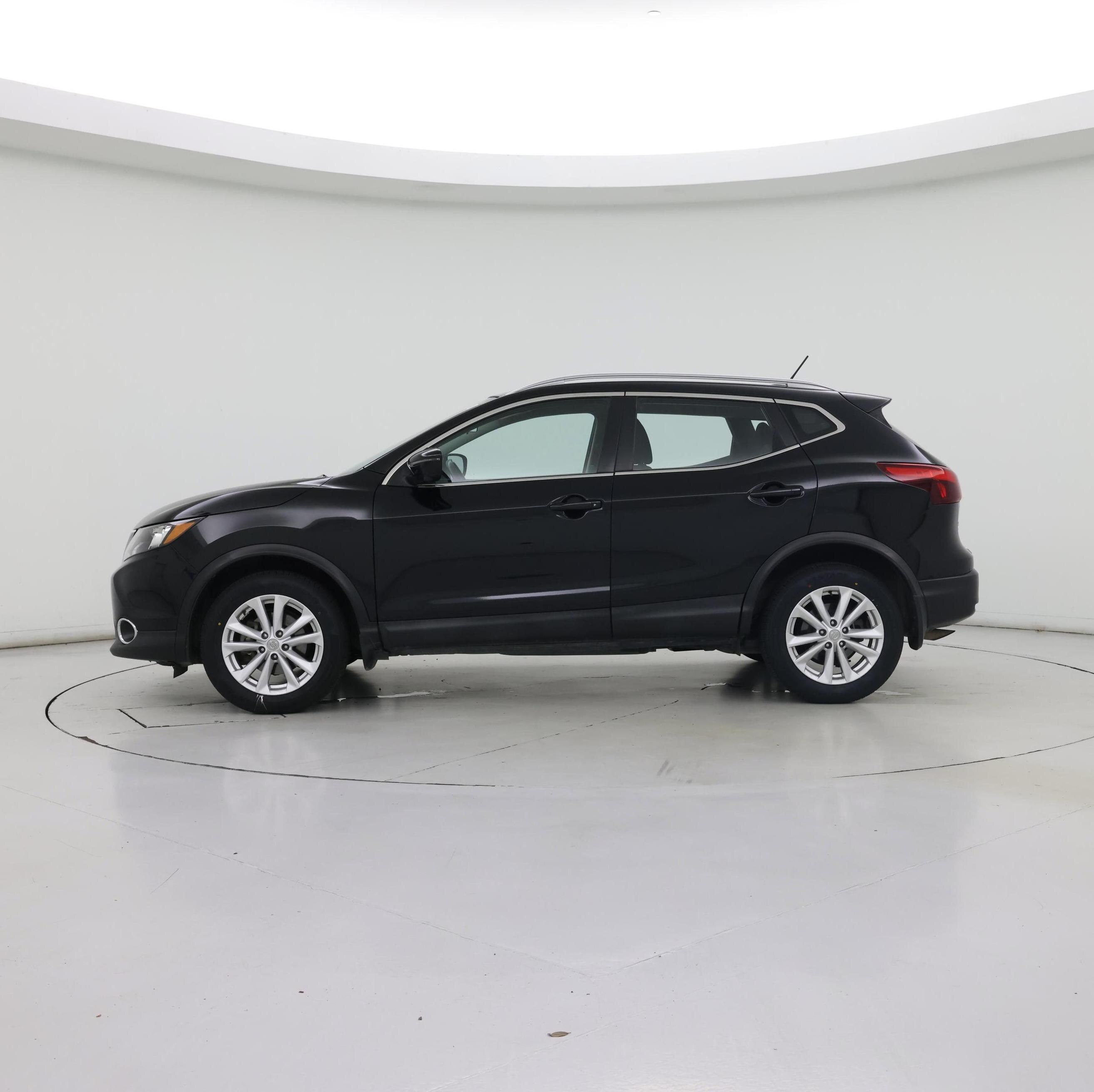 Thumbnail: 2018 Nissan Rogue Sport - 3