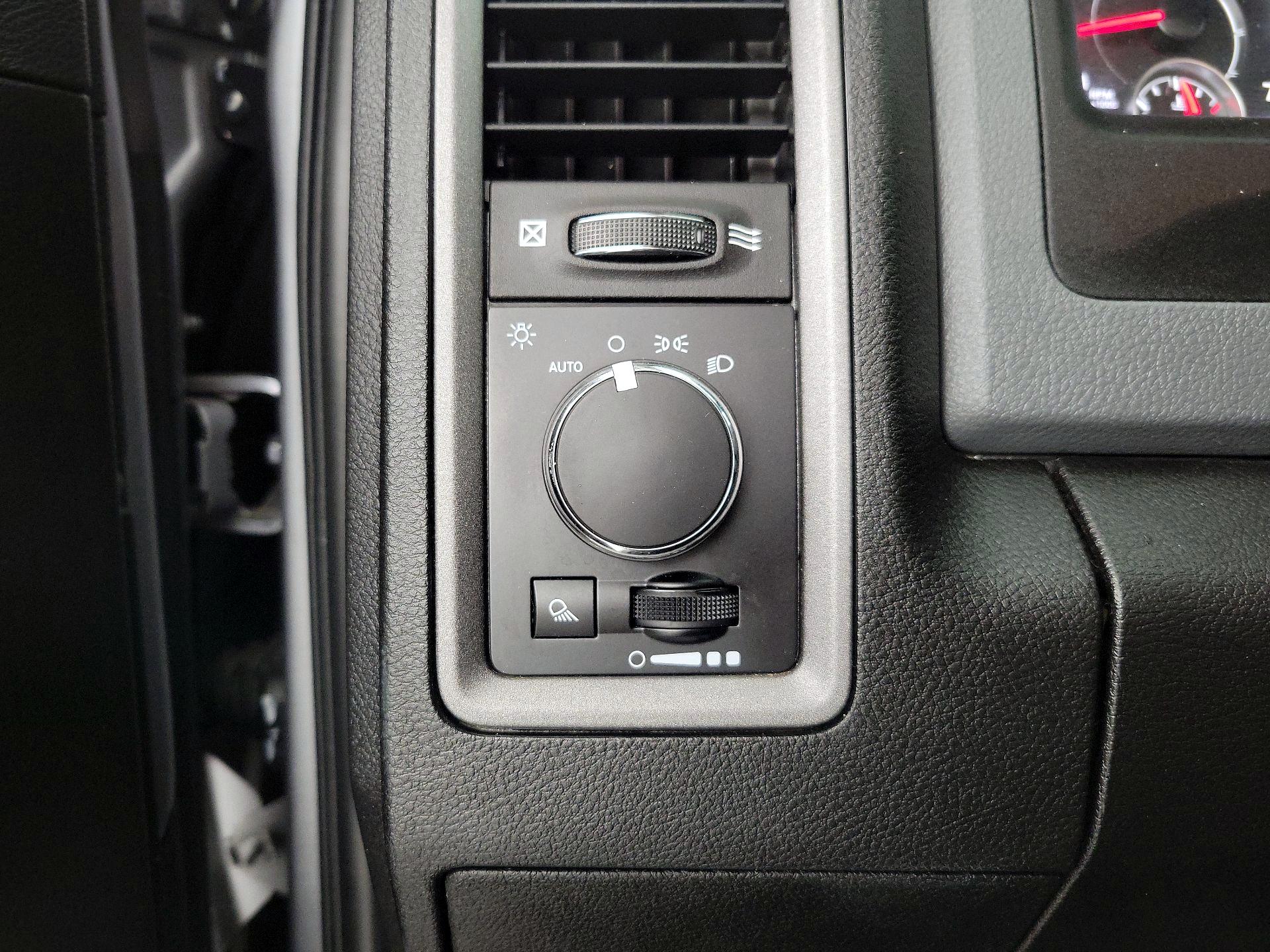 Thumbnail: 2019 RAM 1500 Classic - 13