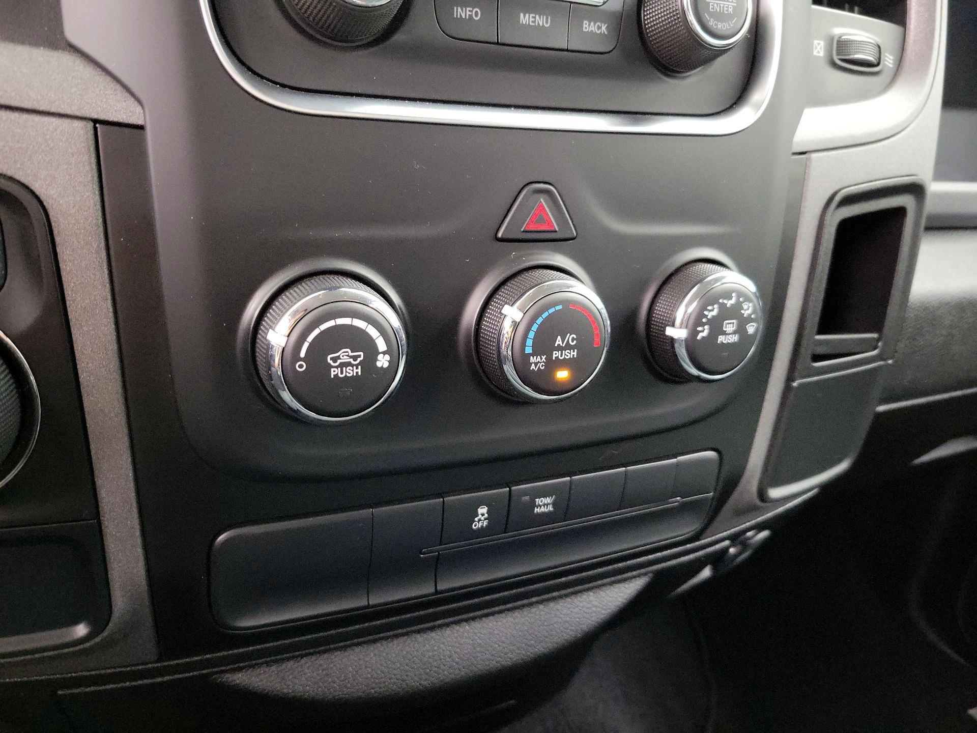 Thumbnail: 2019 RAM 1500 Classic - 16