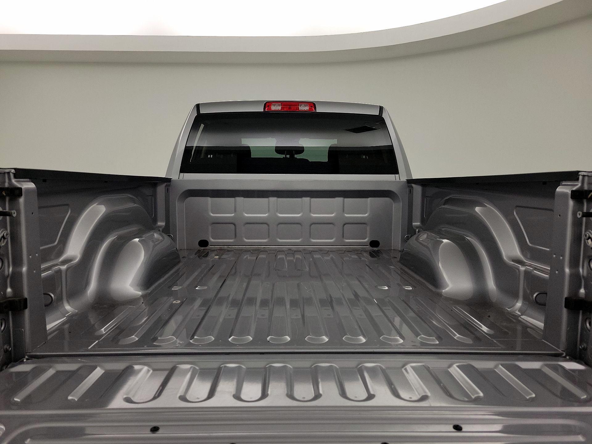 Thumbnail: 2019 RAM 1500 Classic - 19