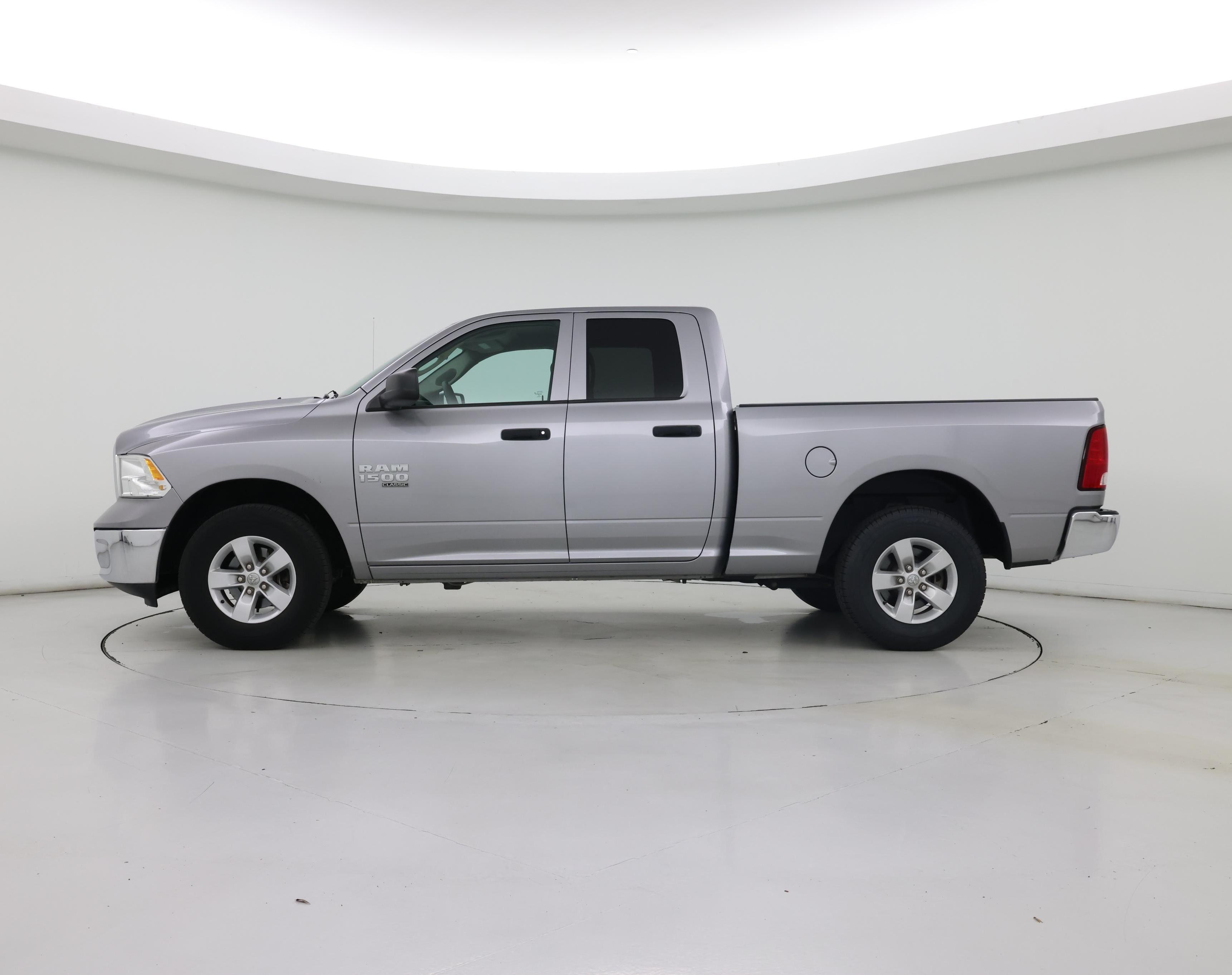 Thumbnail: 2019 RAM 1500 Classic - 3
