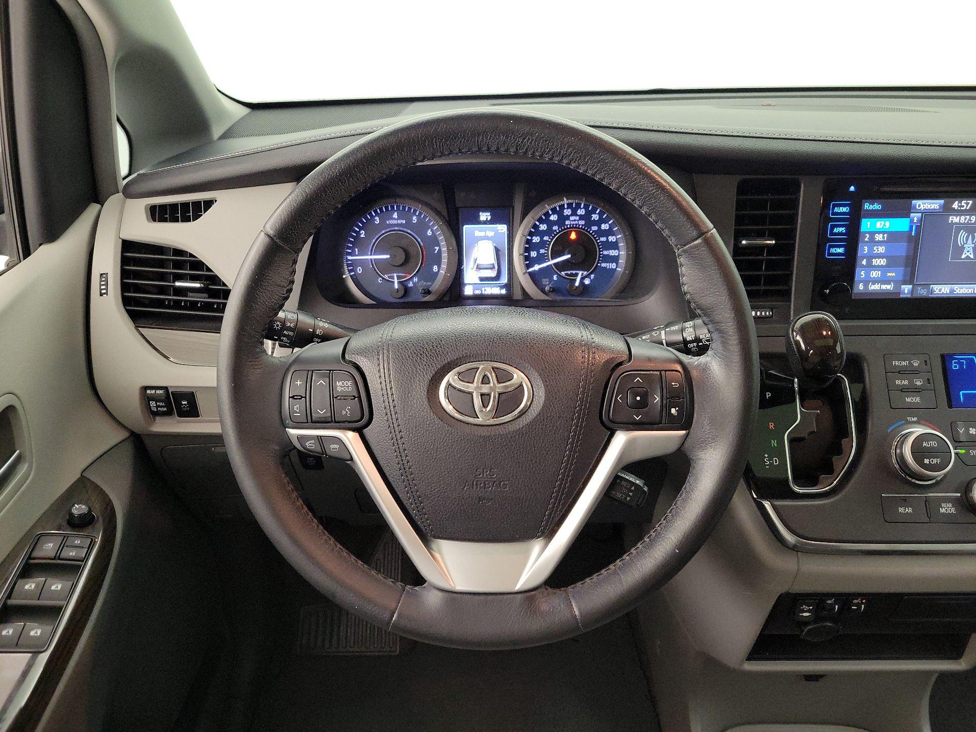 Thumbnail: 2015 Toyota Sienna - 10