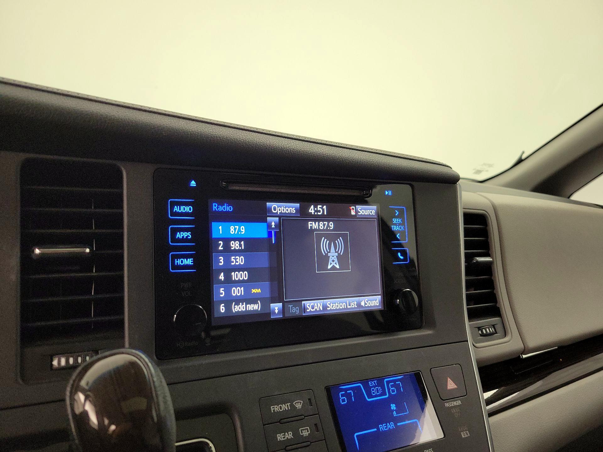Thumbnail: 2015 Toyota Sienna - 15
