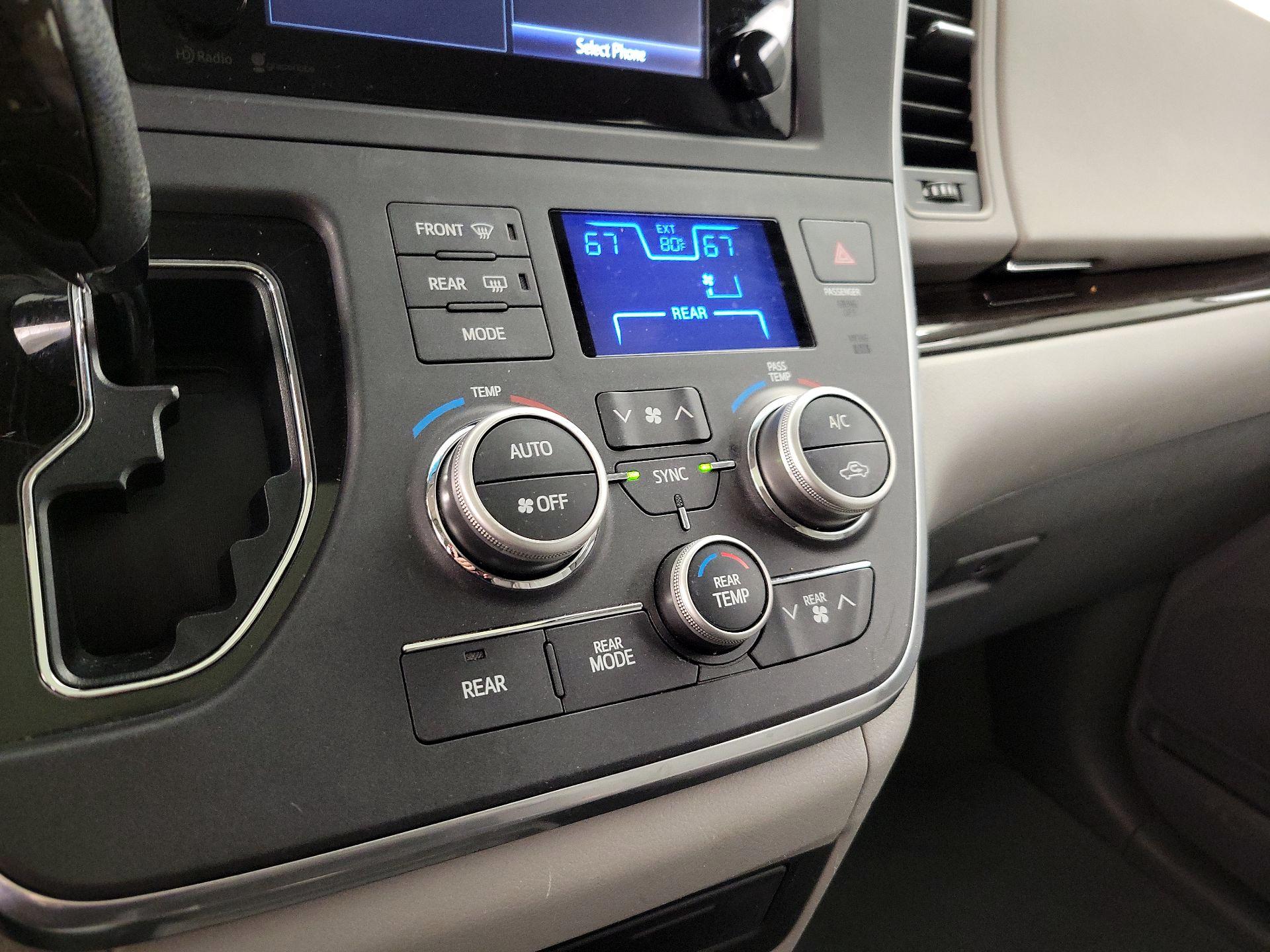 Thumbnail: 2015 Toyota Sienna - 16