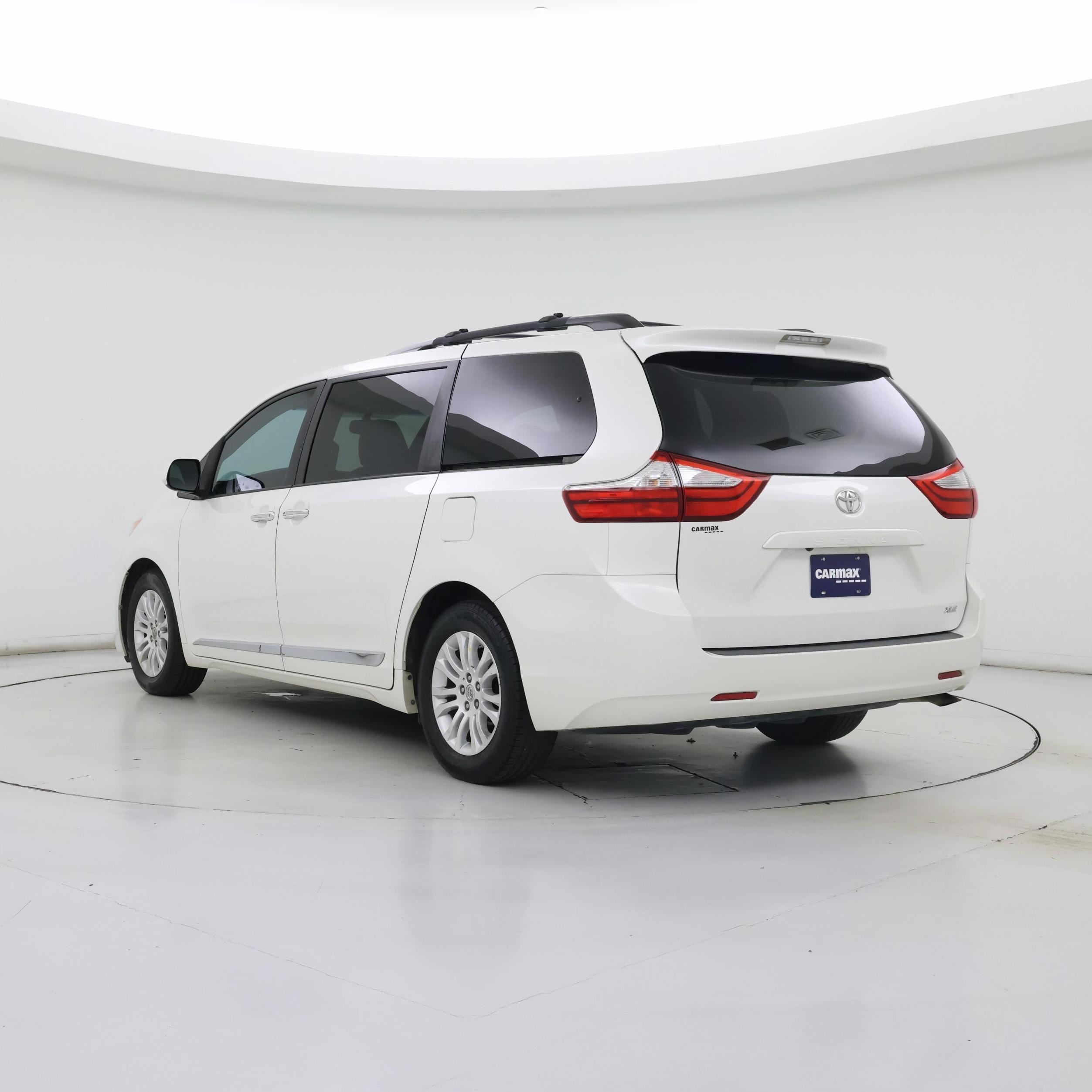Thumbnail: 2015 Toyota Sienna - 2