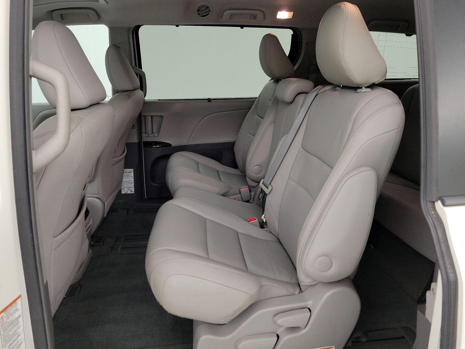Thumbnail: 2015 Toyota Sienna - 19