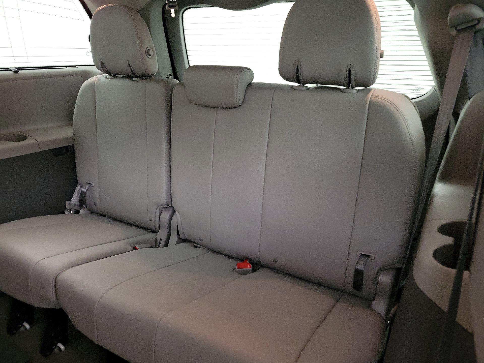 Thumbnail: 2015 Toyota Sienna - 20