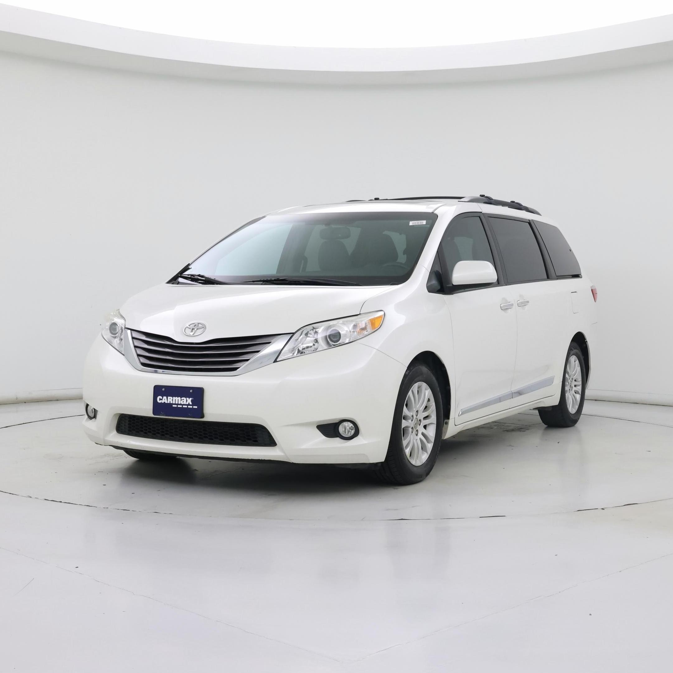 Thumbnail: 2015 Toyota Sienna - 4