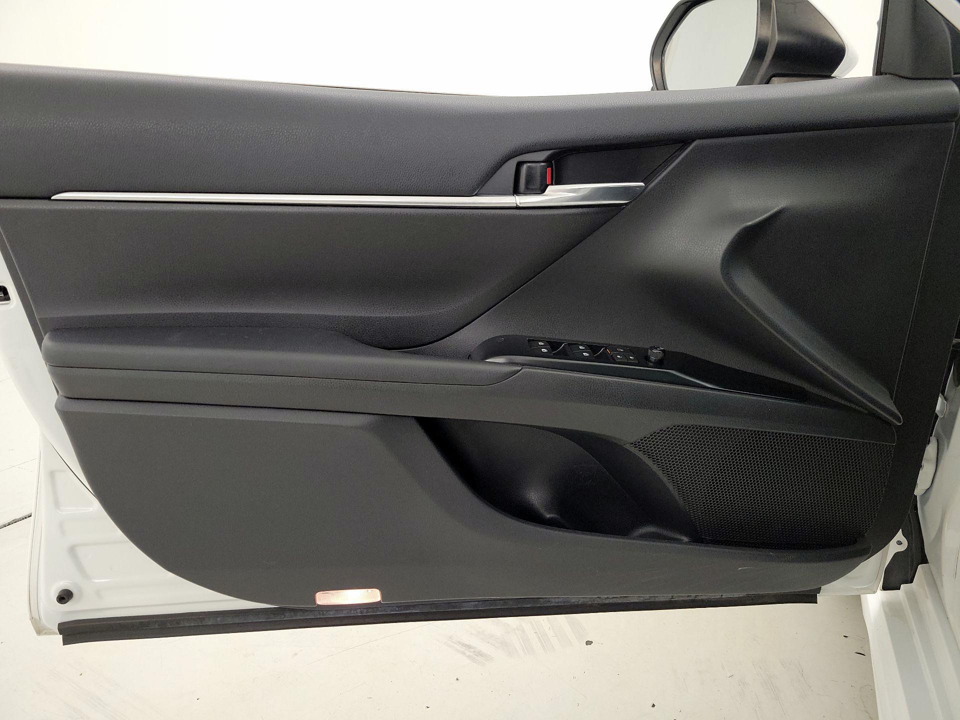 Thumbnail: 2019 Toyota Camry - 12