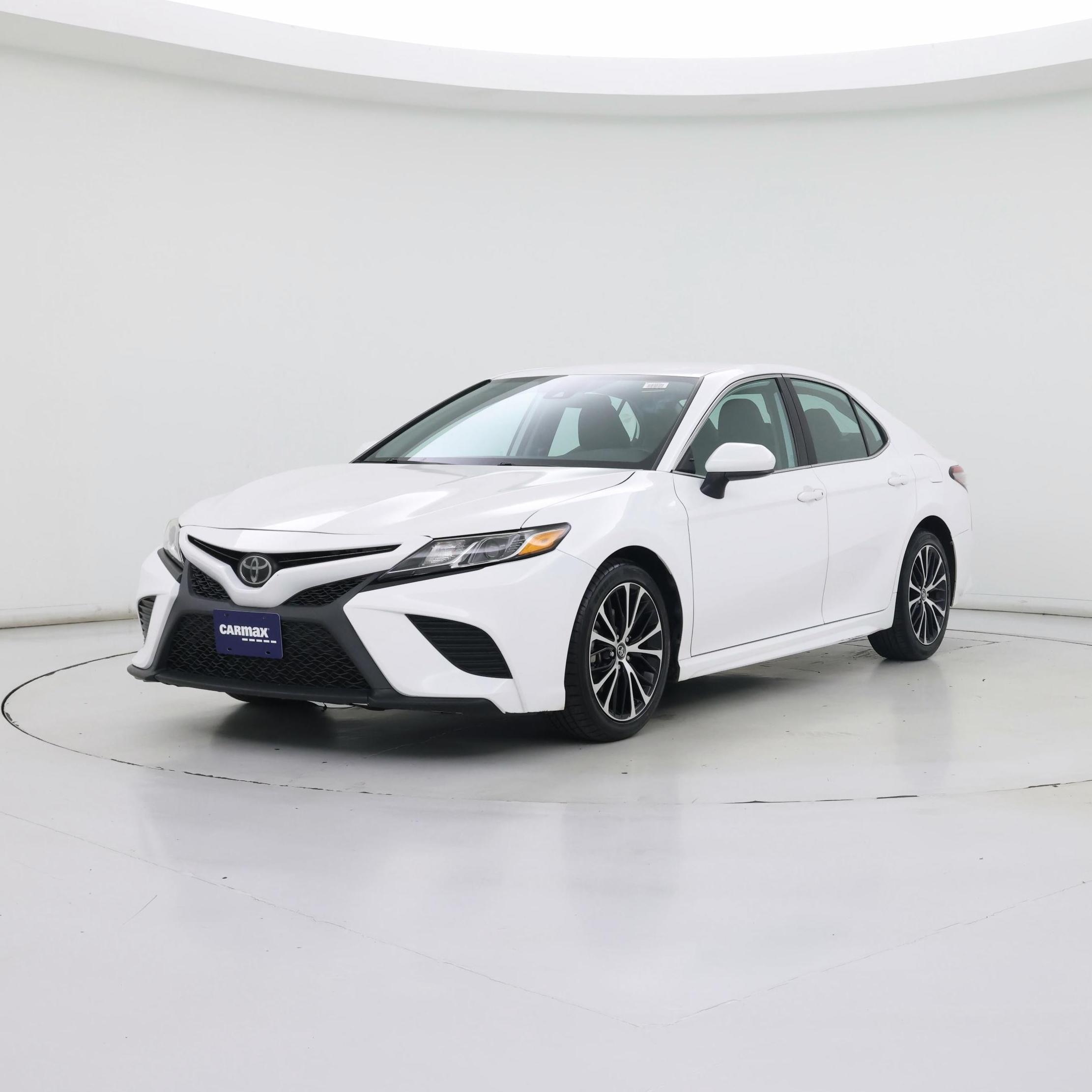 Thumbnail: 2019 Toyota Camry - 4