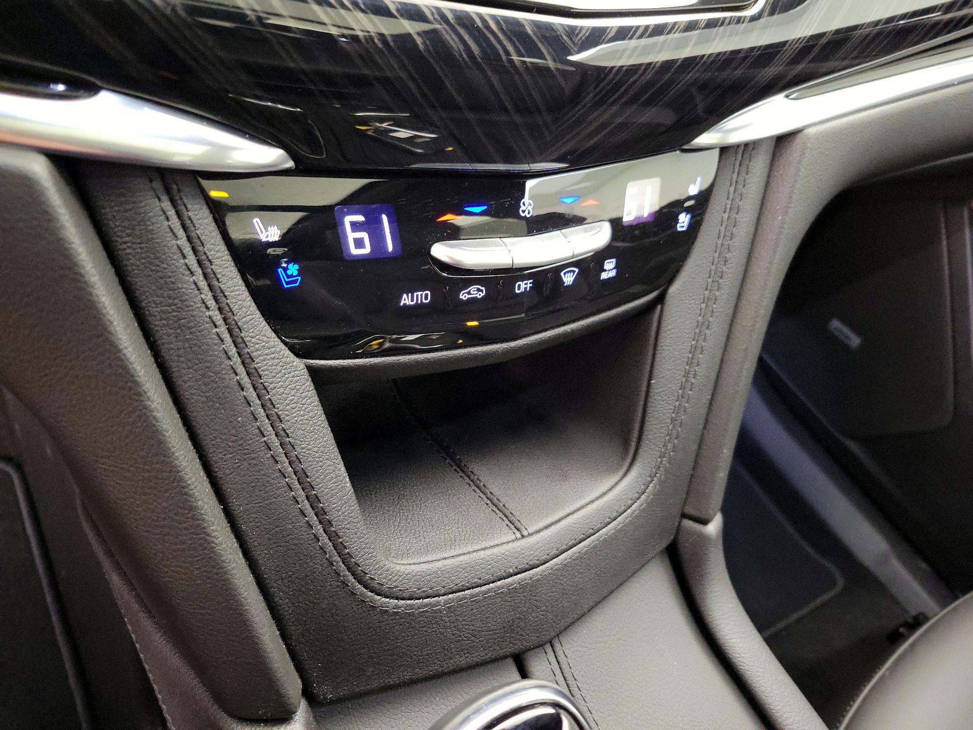 Thumbnail: 2025 Cadillac XT6 - 17