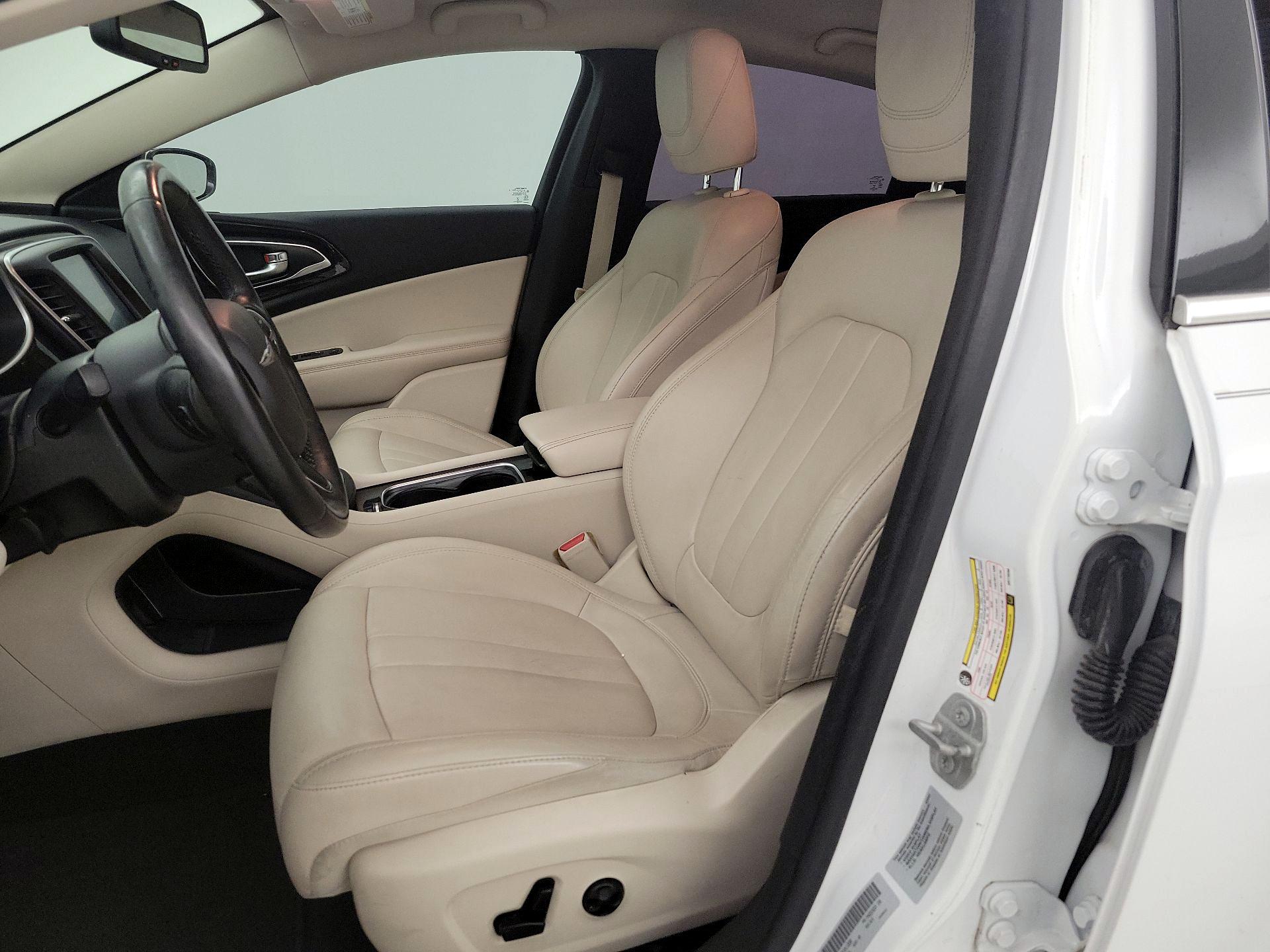 Thumbnail: 2016 Chrysler 200 - 11