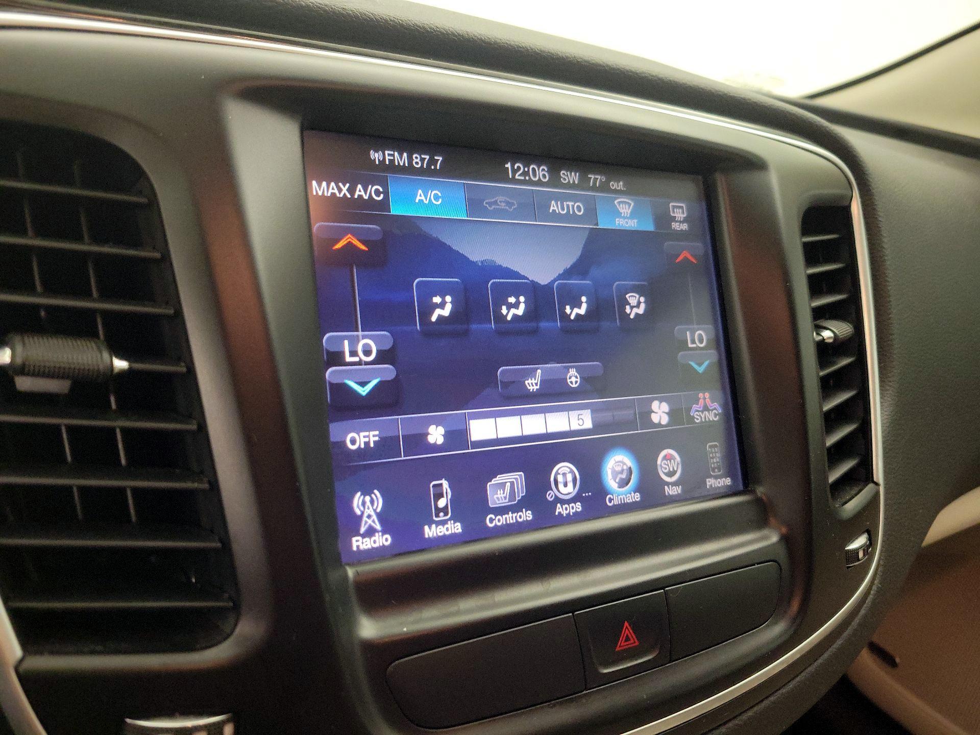 Thumbnail: 2016 Chrysler 200 - 17