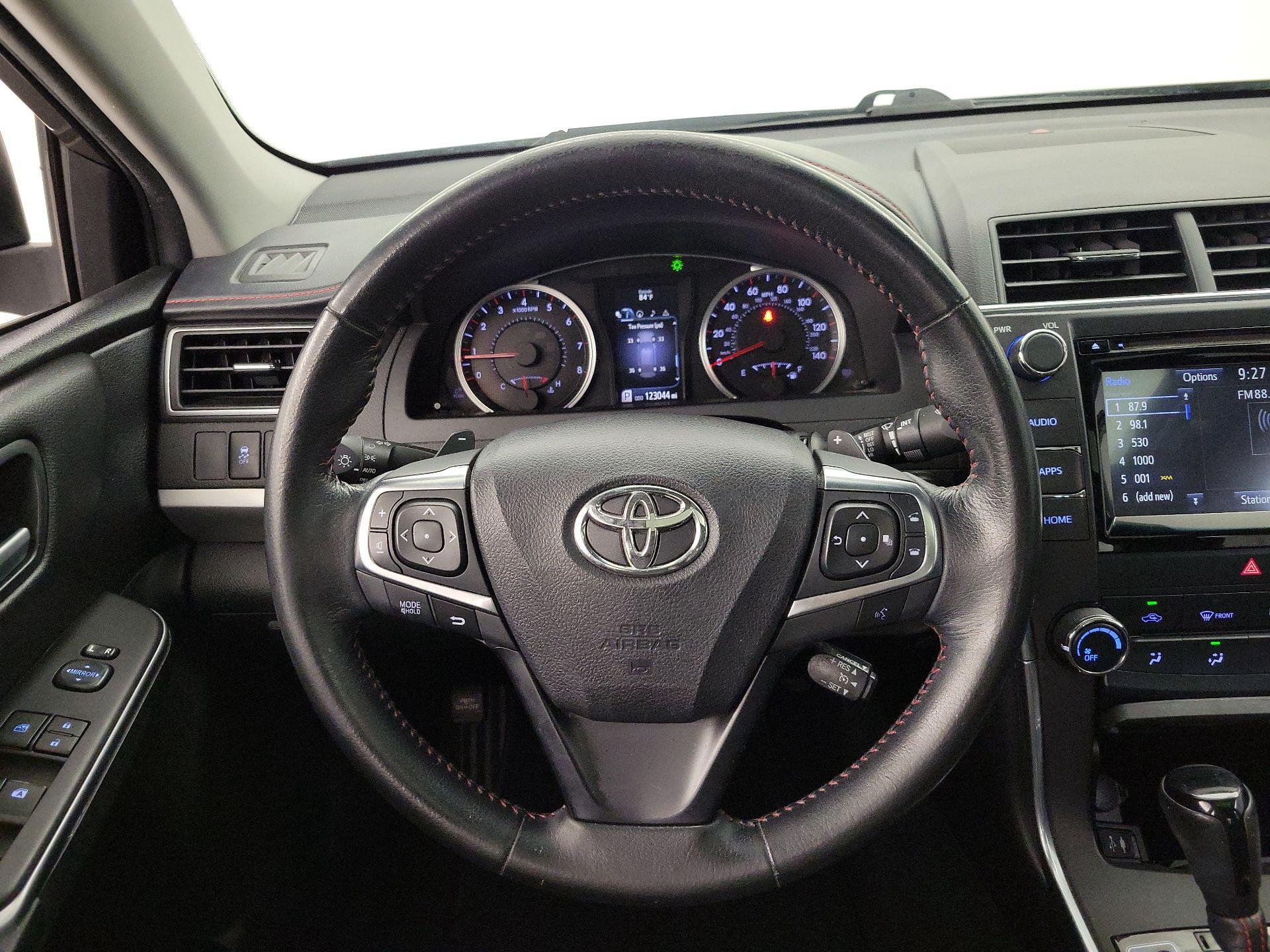 Thumbnail: 2015 Toyota Camry - 10